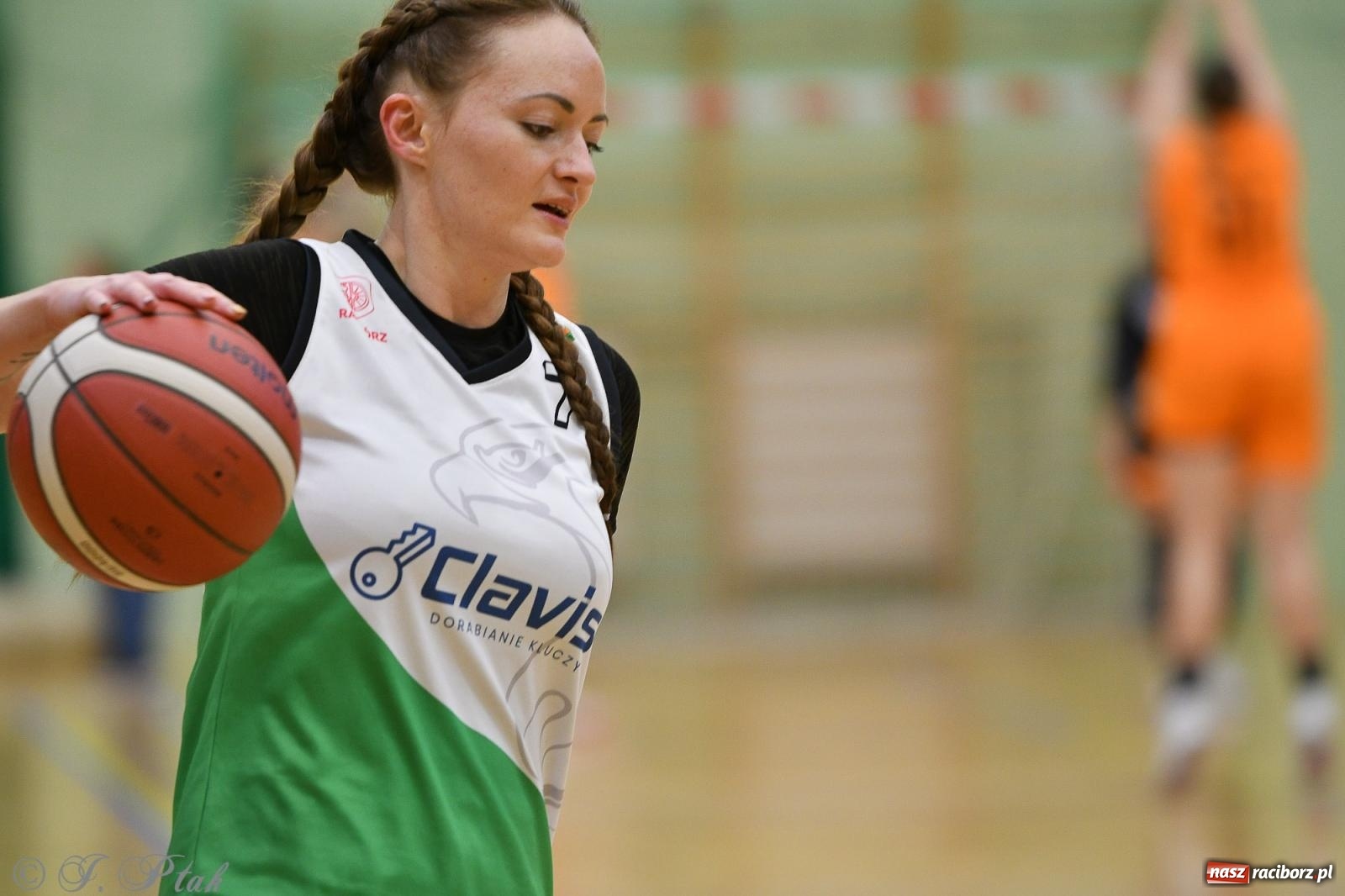 Zdjęcie w galerii na portalu naszraciborz.pl: Koszykówka. Porażka RKK AZS Racibórz na inaugurację sezonu [FOTO i WIDEO] wiadomości z regionu