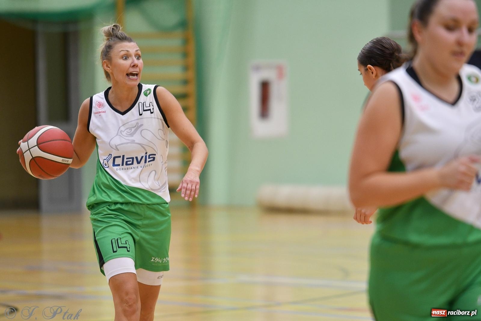 Zdjęcie w galerii na portalu naszraciborz.pl: Koszykówka. Porażka RKK AZS Racibórz na inaugurację sezonu [FOTO i WIDEO] wiadomości z regionu