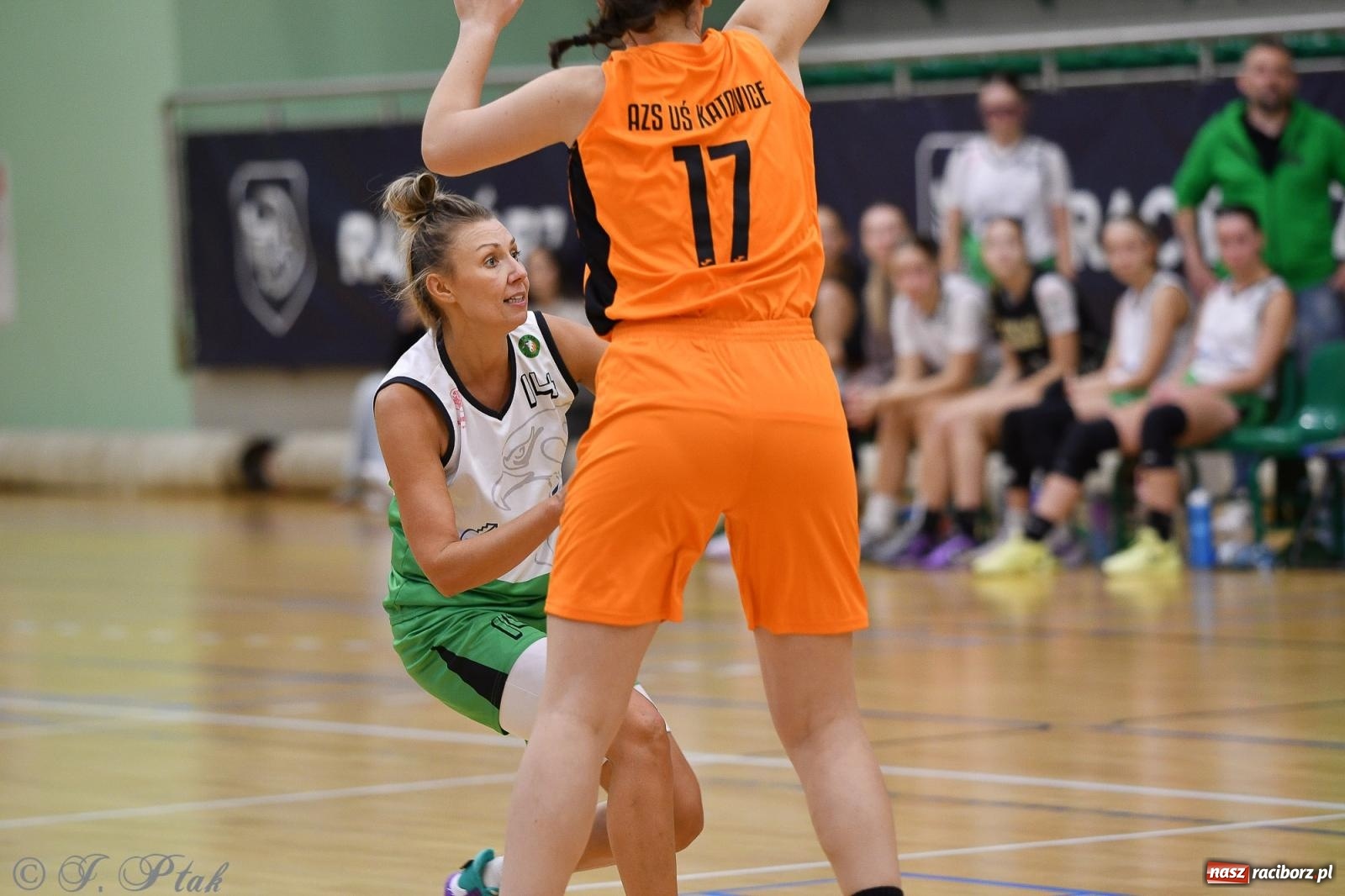 Zdjęcie w galerii na portalu naszraciborz.pl: Koszykówka. Porażka RKK AZS Racibórz na inaugurację sezonu [FOTO i WIDEO] wiadomości z regionu