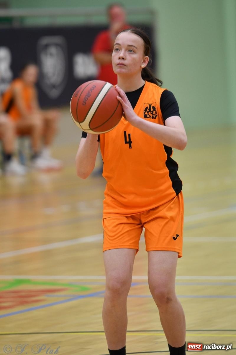 Zdjęcie w galerii na portalu naszraciborz.pl: Koszykówka. Porażka RKK AZS Racibórz na inaugurację sezonu [FOTO i WIDEO] wiadomości z regionu