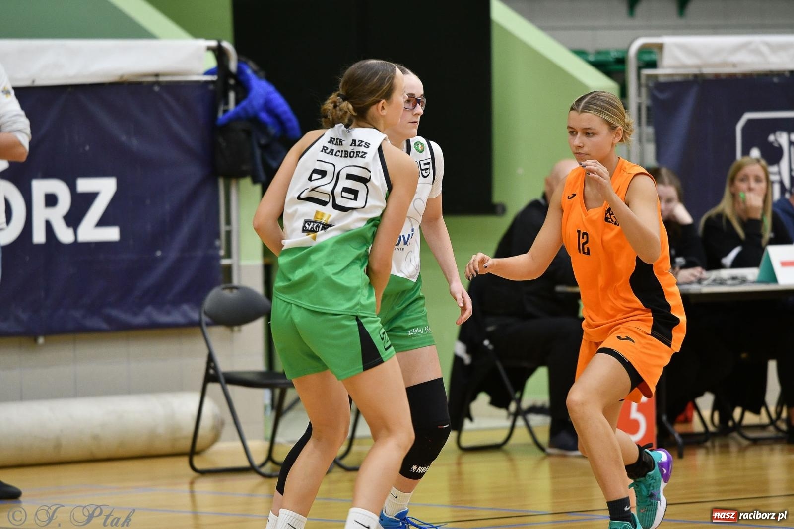 Zdjęcie w galerii na portalu naszraciborz.pl: Koszykówka. Porażka RKK AZS Racibórz na inaugurację sezonu [FOTO i WIDEO] wiadomości z regionu