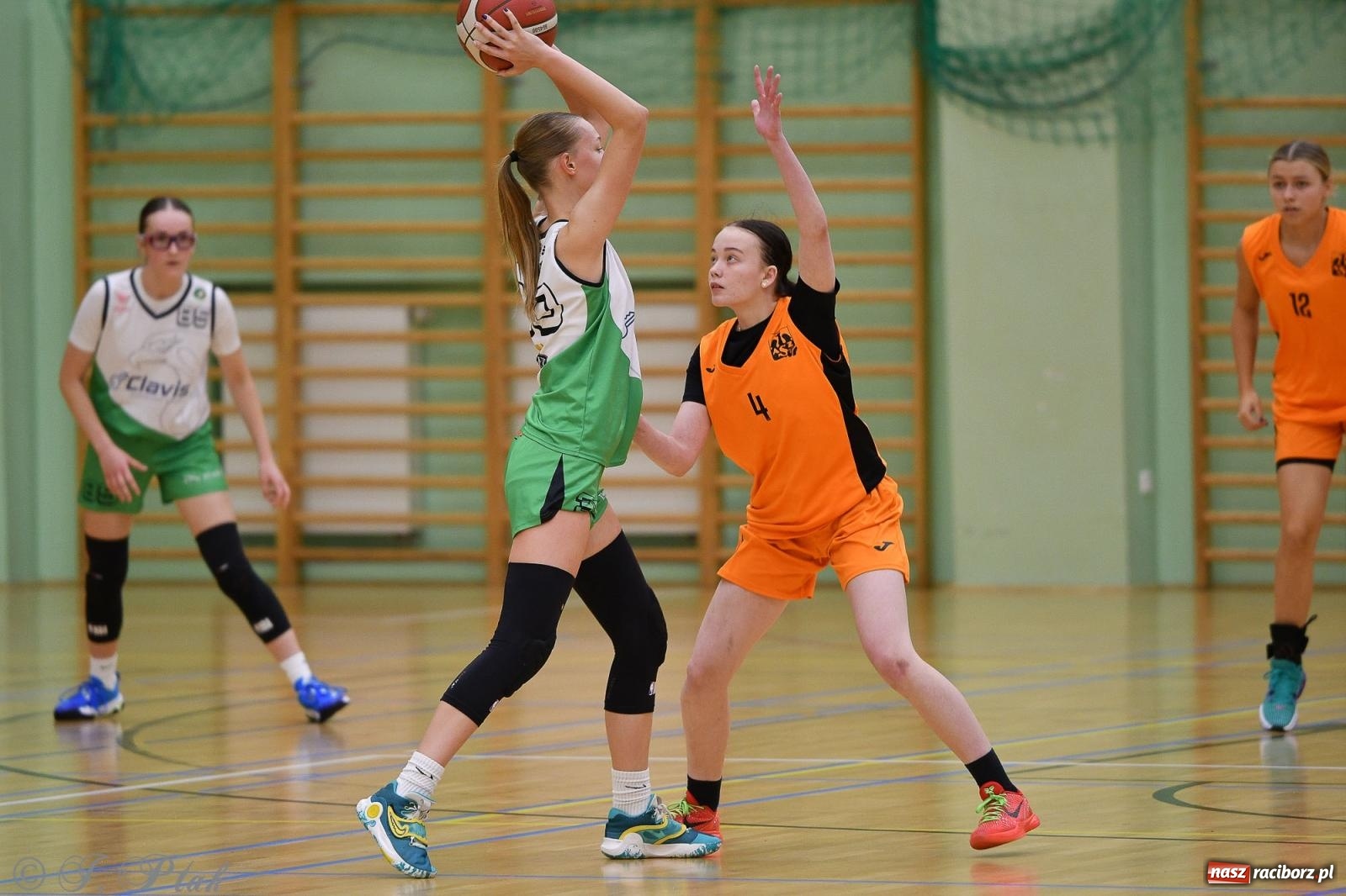 Zdjęcie w galerii na portalu naszraciborz.pl: Koszykówka. Porażka RKK AZS Racibórz na inaugurację sezonu [FOTO i WIDEO] wiadomości z regionu