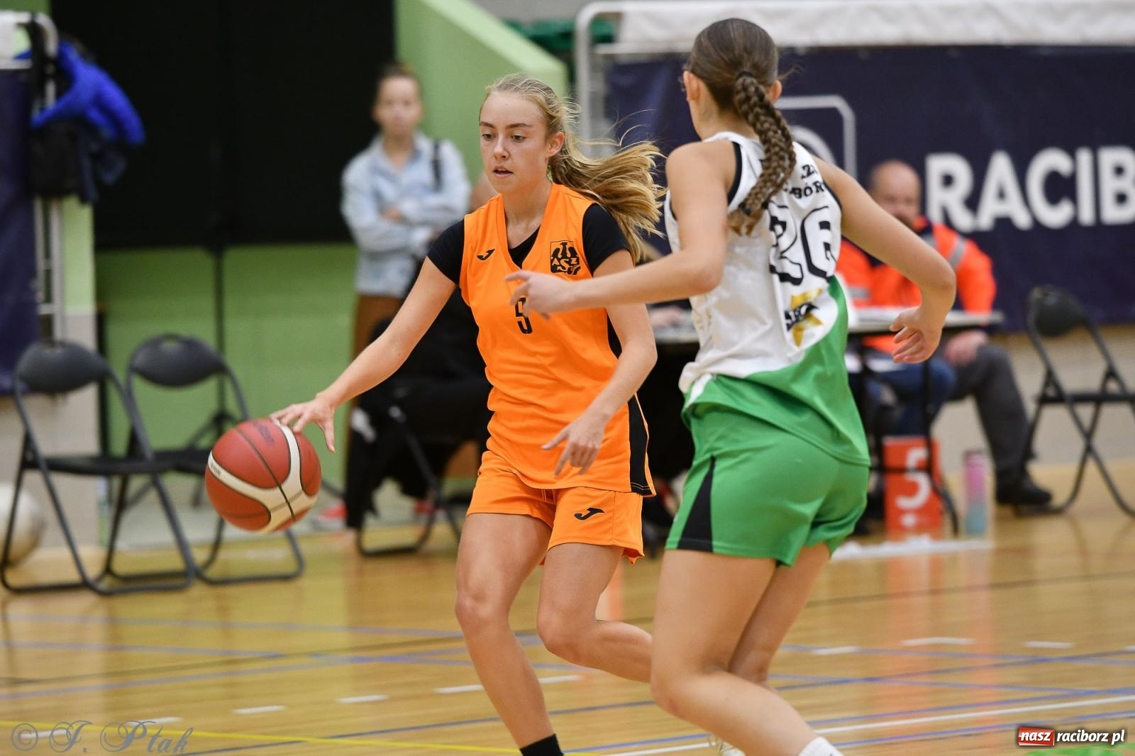 Zdjęcie w galerii na portalu naszraciborz.pl: Koszykówka. Porażka RKK AZS Racibórz na inaugurację sezonu [FOTO i WIDEO] wiadomości z regionu