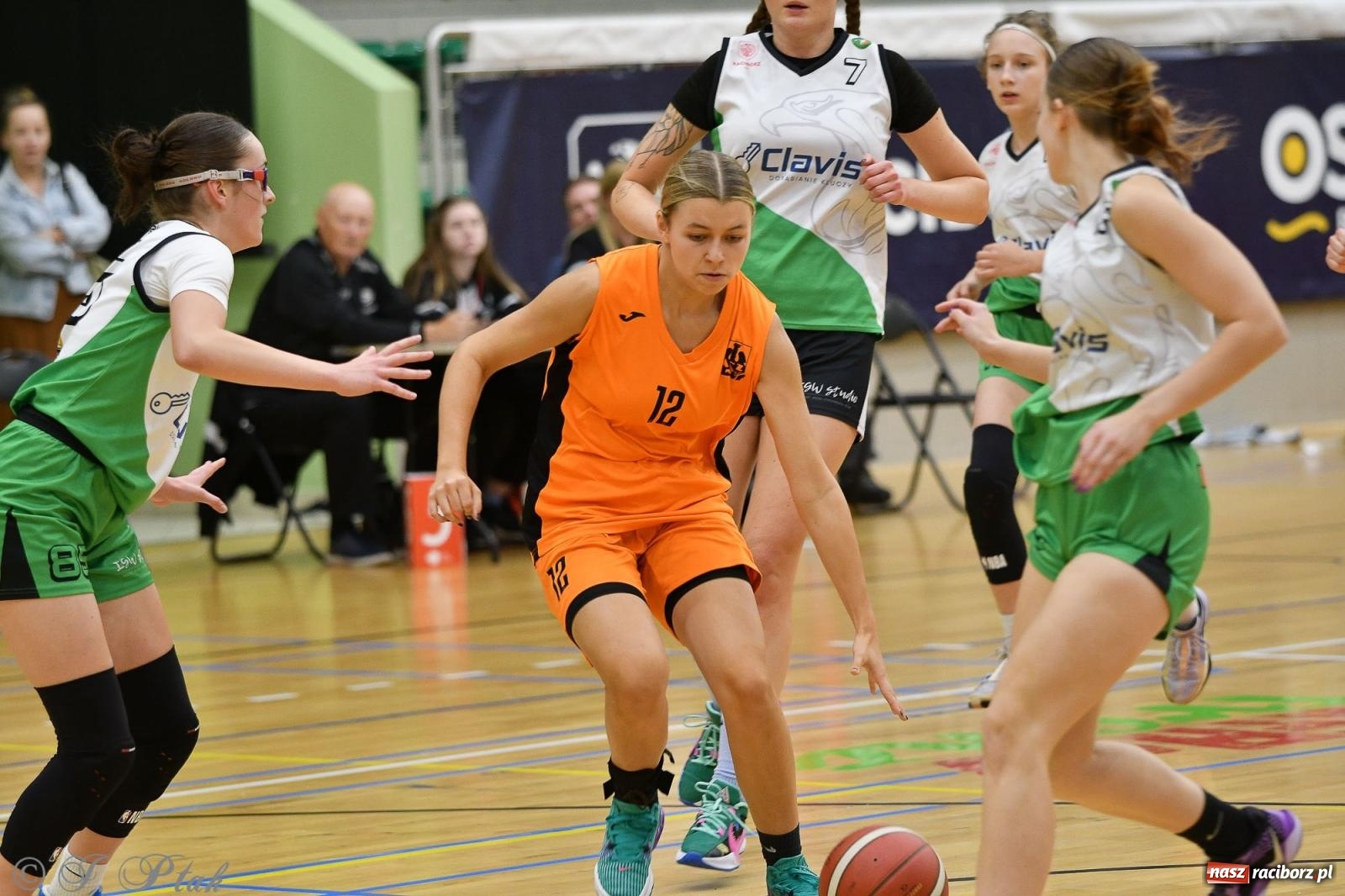 Zdjęcie w galerii na portalu naszraciborz.pl: Koszykówka. Porażka RKK AZS Racibórz na inaugurację sezonu [FOTO i WIDEO] wiadomości z regionu