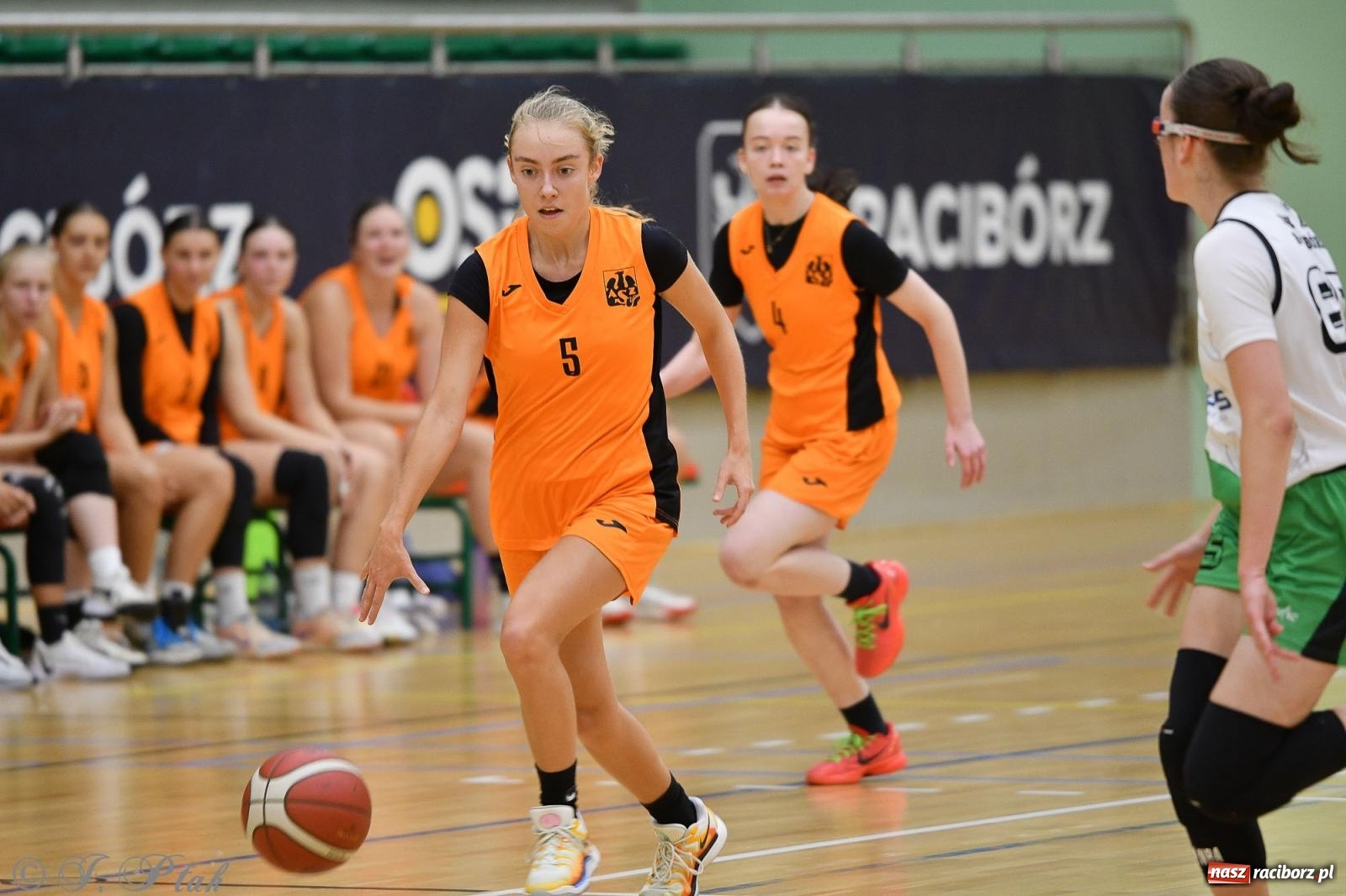 Zdjęcie w galerii na portalu naszraciborz.pl: Koszykówka. Porażka RKK AZS Racibórz na inaugurację sezonu [FOTO i WIDEO] wiadomości z regionu
