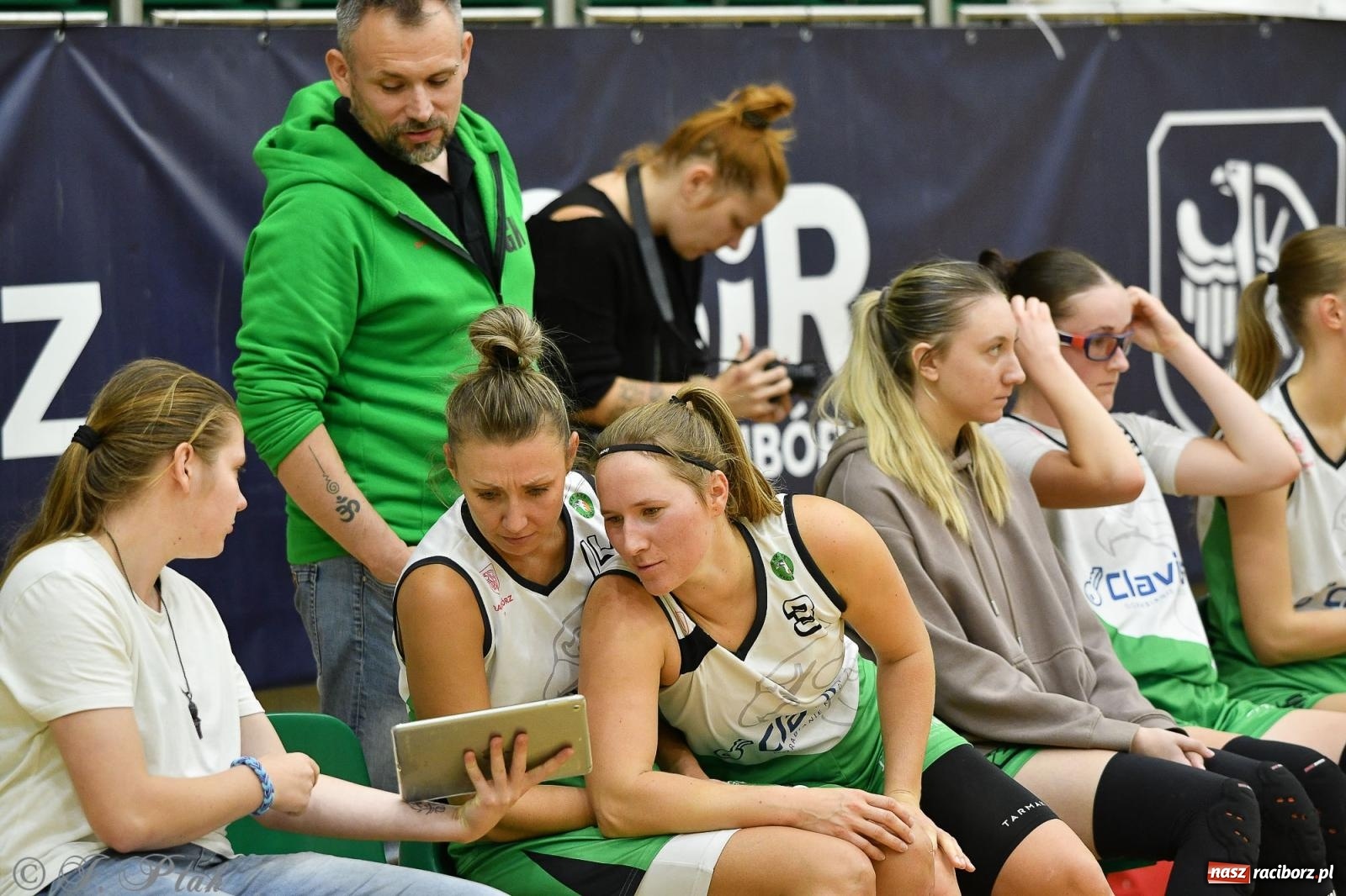 Zdjęcie w galerii na portalu naszraciborz.pl: Koszykówka. Porażka RKK AZS Racibórz na inaugurację sezonu [FOTO i WIDEO] wiadomości z regionu