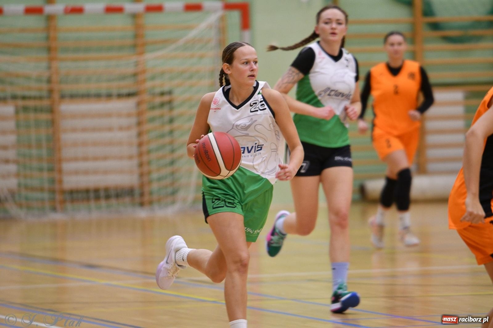 Zdjęcie w galerii na portalu naszraciborz.pl: Koszykówka. Porażka RKK AZS Racibórz na inaugurację sezonu [FOTO i WIDEO] wiadomości z regionu