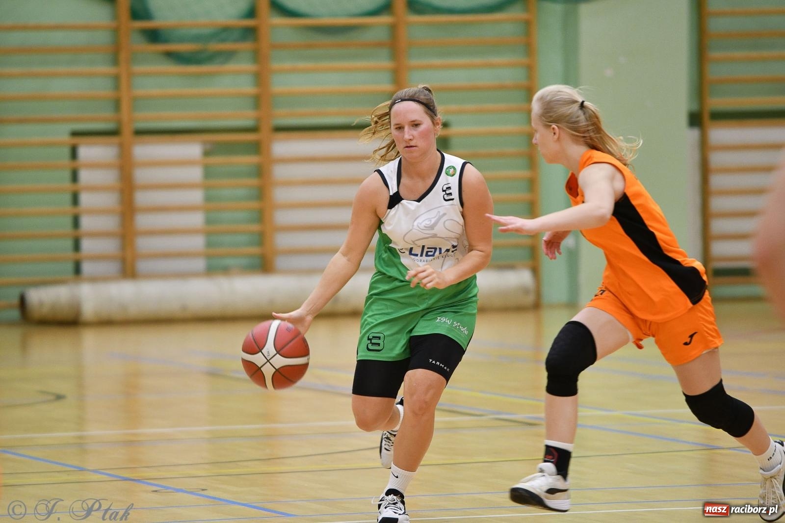 Zdjęcie w galerii na portalu naszraciborz.pl: Koszykówka. Porażka RKK AZS Racibórz na inaugurację sezonu [FOTO i WIDEO] wiadomości z regionu