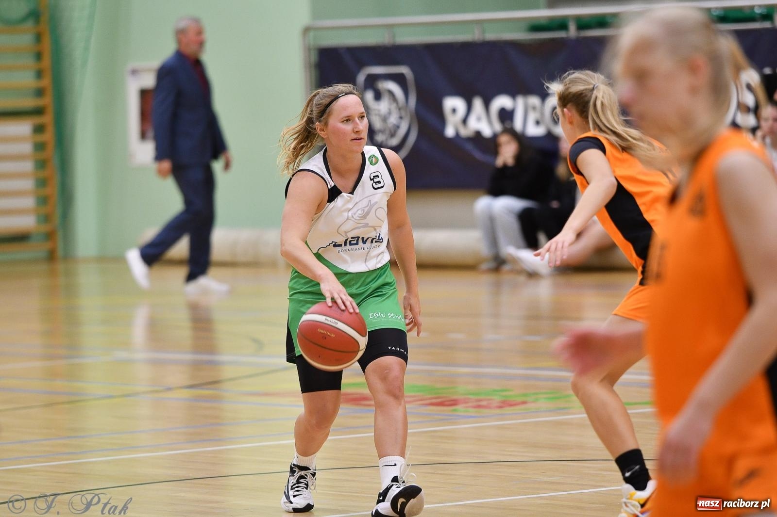 Zdjęcie w galerii na portalu naszraciborz.pl: Koszykówka. Porażka RKK AZS Racibórz na inaugurację sezonu [FOTO i WIDEO] wiadomości z regionu