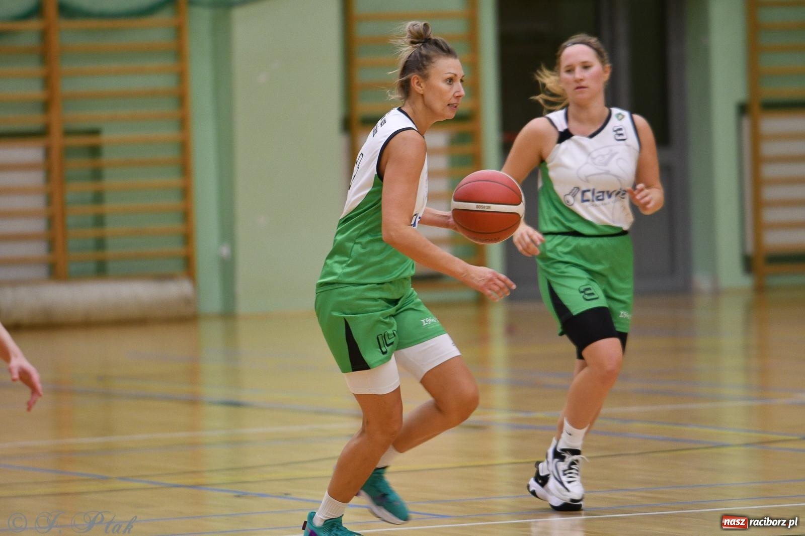 Zdjęcie w galerii na portalu naszraciborz.pl: Koszykówka. Porażka RKK AZS Racibórz na inaugurację sezonu [FOTO i WIDEO] wiadomości z regionu