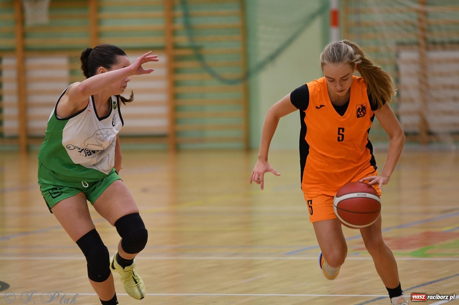 Zdjęcie w galerii na portalu naszraciborz.pl: Koszykówka. Porażka RKK AZS Racibórz na inaugurację sezonu [FOTO i WIDEO] wiadomości z regionu