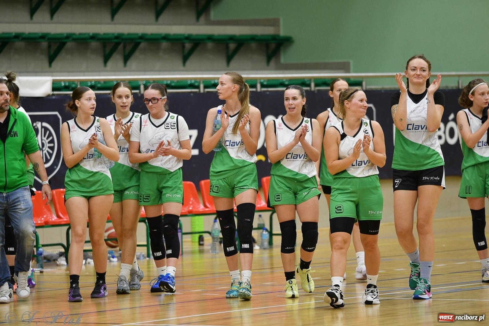 Zdjęcie w galerii na portalu naszraciborz.pl: Koszykówka. Porażka RKK AZS Racibórz na inaugurację sezonu [FOTO i WIDEO] wiadomości z regionu