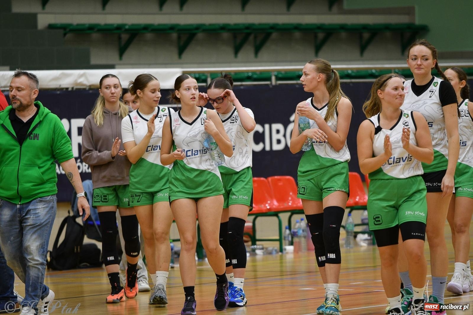 Zdjęcie w galerii na portalu naszraciborz.pl: Koszykówka. Porażka RKK AZS Racibórz na inaugurację sezonu [FOTO i WIDEO] wiadomości z regionu