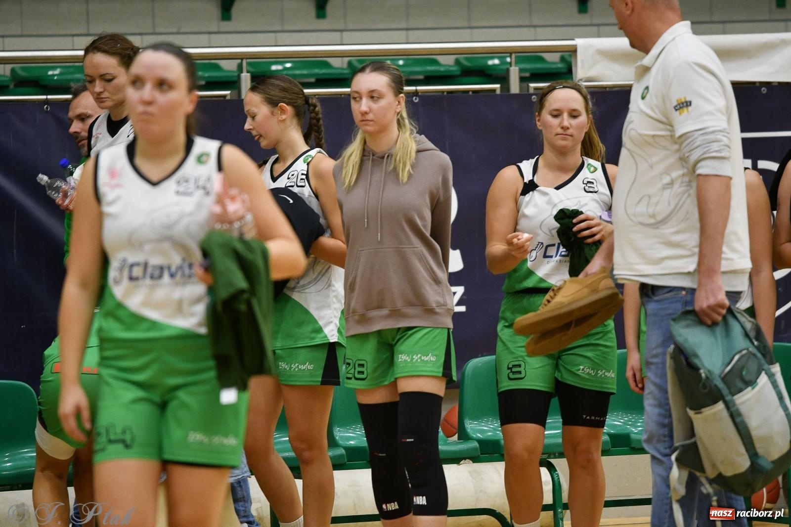 Zdjęcie w galerii na portalu naszraciborz.pl: Koszykówka. Porażka RKK AZS Racibórz na inaugurację sezonu [FOTO i WIDEO] wiadomości z regionu