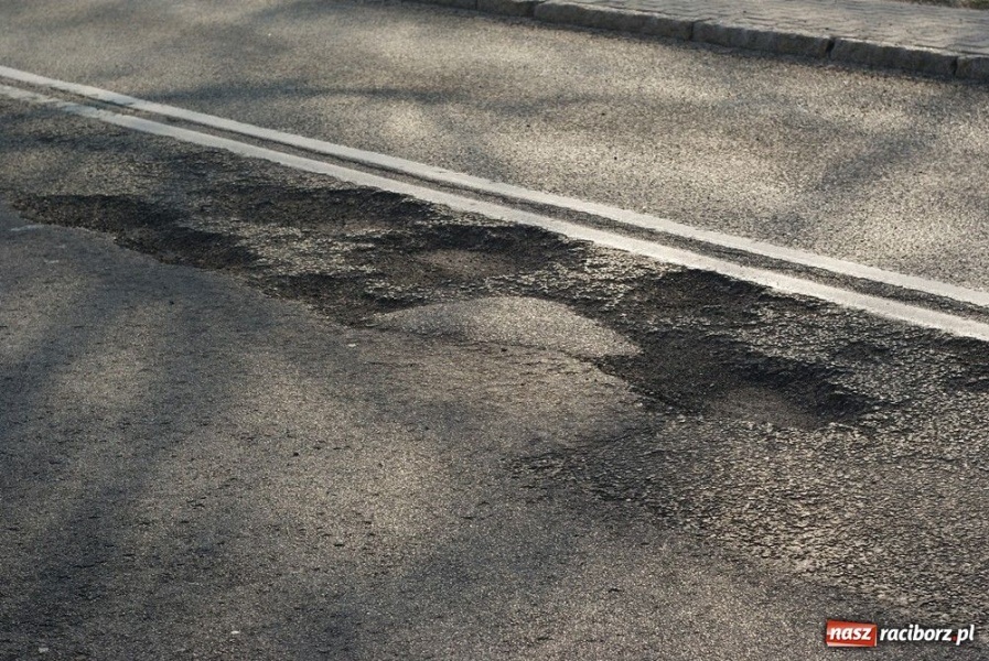 Zdjęcie w galerii na portalu naszraciborz.pl: Interwencja pomogła. Drogowcy naprawili wiadomości z regionu