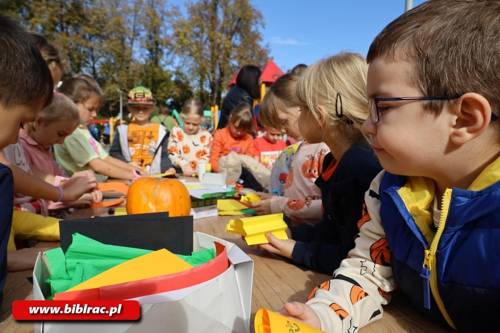 Zdjęcie w galerii na portalu naszraciborz.pl: Biblioteka na raciborskim Święcie Dyni wiadomości z regionu