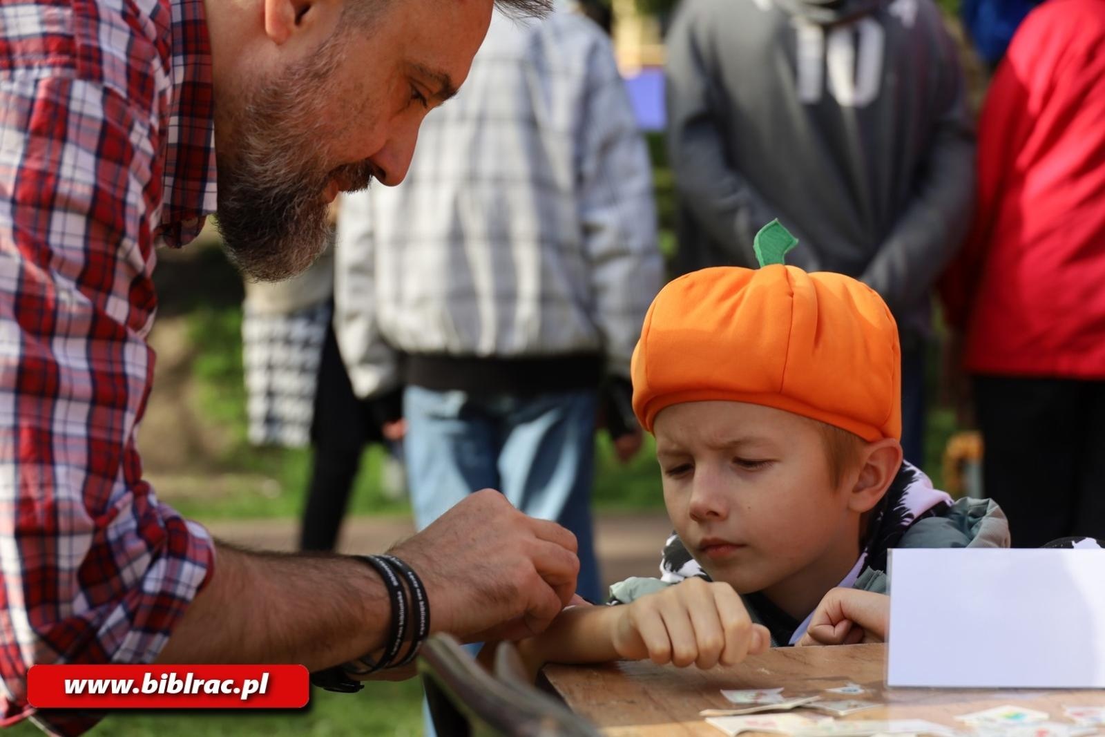 Zdjęcie w galerii na portalu naszraciborz.pl: Biblioteka na raciborskim Święcie Dyni wiadomości z regionu