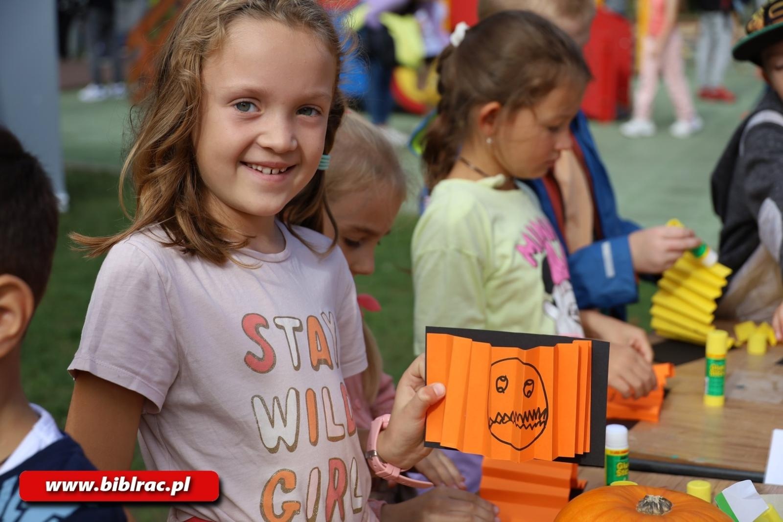 Zdjęcie w galerii na portalu naszraciborz.pl: Biblioteka na raciborskim Święcie Dyni wiadomości z regionu