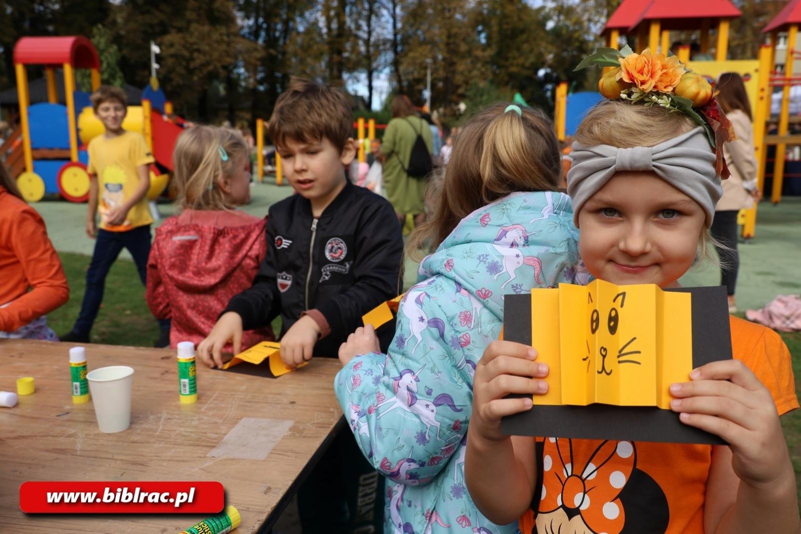 Zdjęcie w galerii na portalu naszraciborz.pl: Biblioteka na raciborskim Święcie Dyni wiadomości z regionu