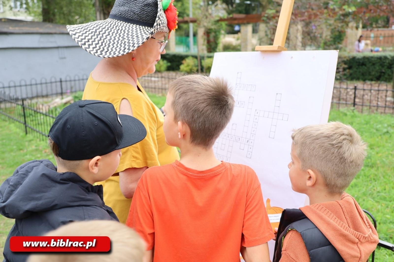 Zdjęcie w galerii na portalu naszraciborz.pl: Biblioteka na raciborskim Święcie Dyni wiadomości z regionu