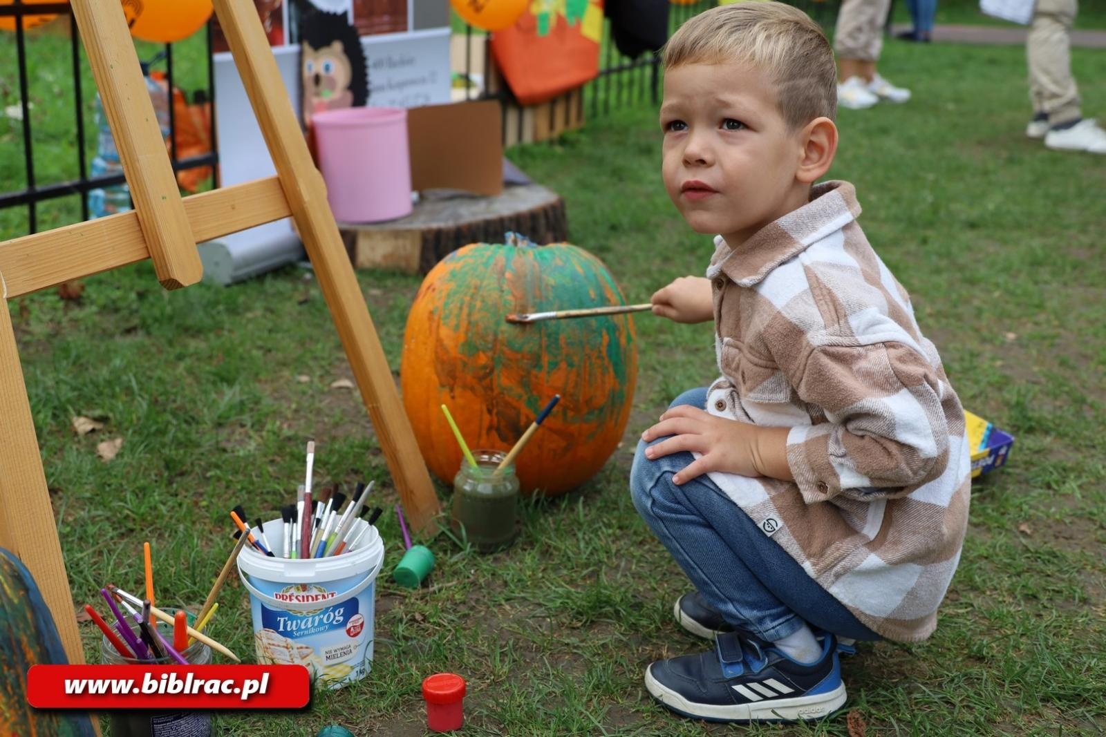 Zdjęcie w galerii na portalu naszraciborz.pl: Biblioteka na raciborskim Święcie Dyni wiadomości z regionu