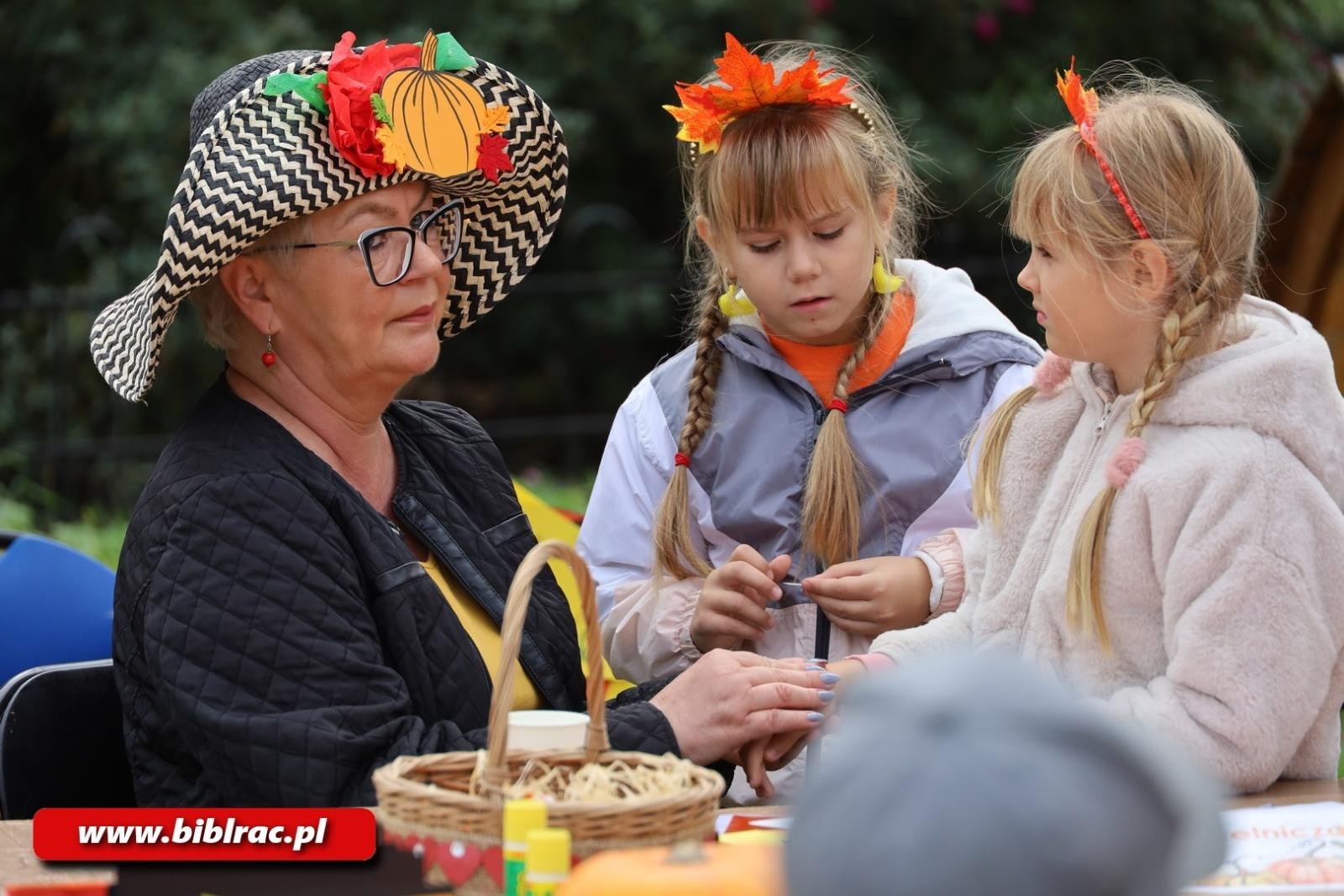 Zdjęcie w galerii na portalu naszraciborz.pl: Biblioteka na raciborskim Święcie Dyni wiadomości z regionu