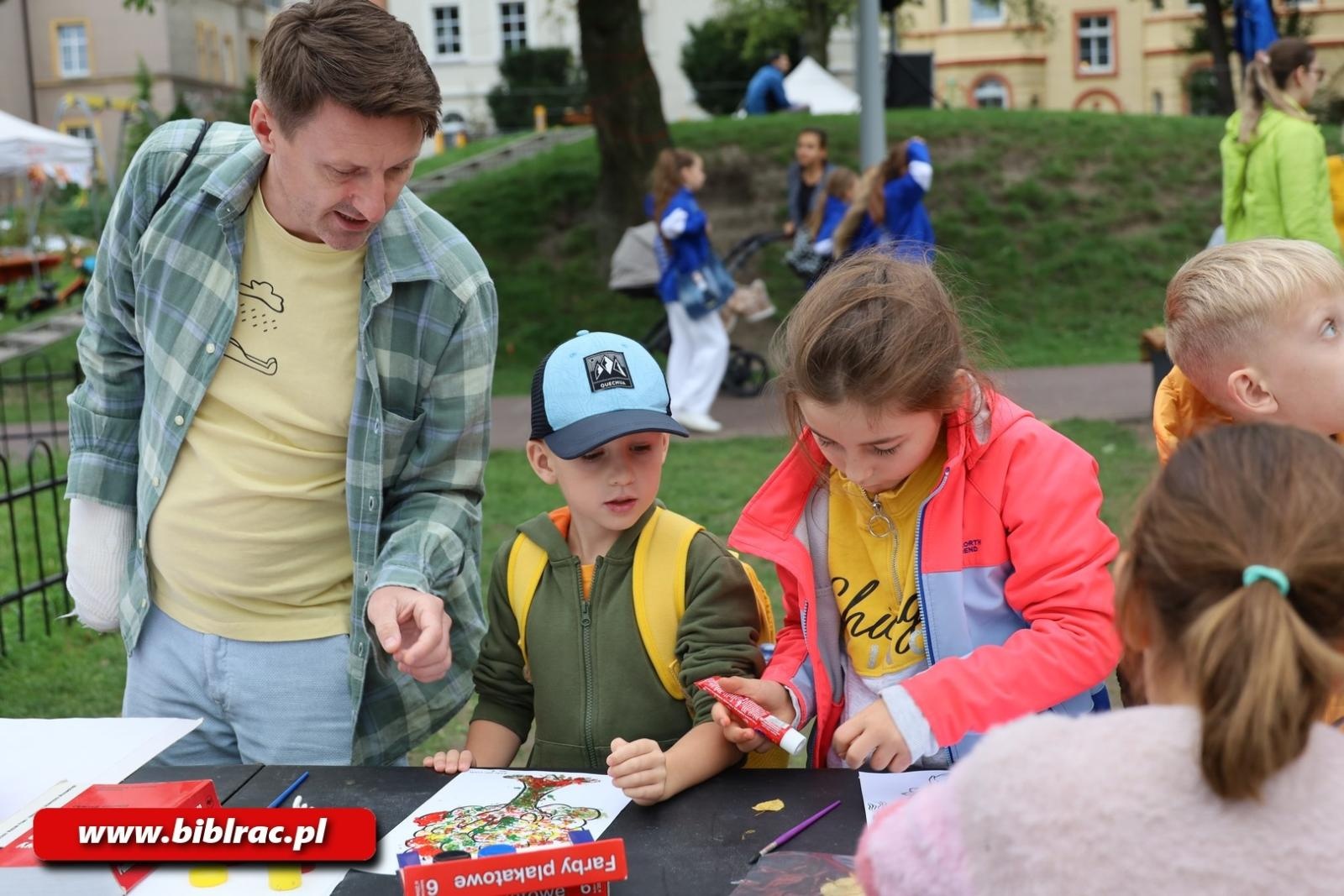 Zdjęcie w galerii na portalu naszraciborz.pl: Biblioteka na raciborskim Święcie Dyni wiadomości z regionu
