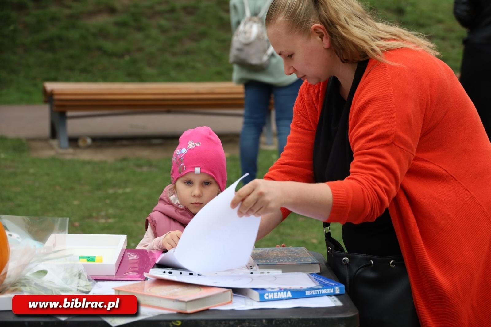 Zdjęcie w galerii na portalu naszraciborz.pl: Biblioteka na raciborskim Święcie Dyni wiadomości z regionu