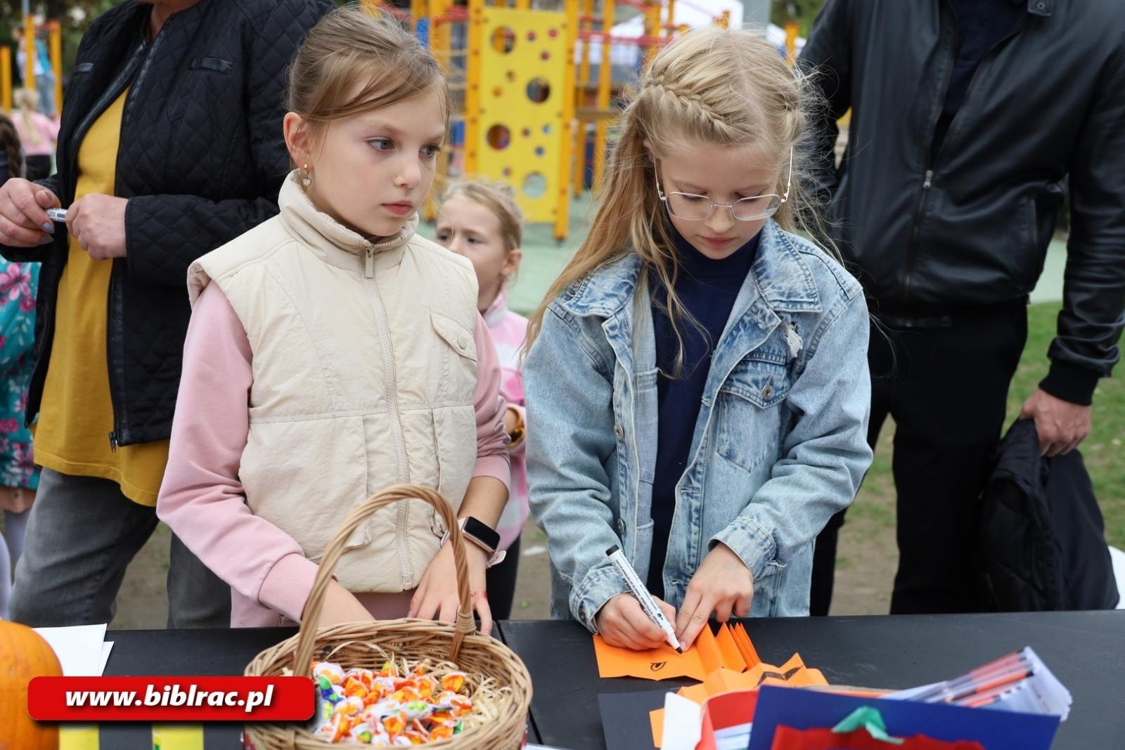 Zdjęcie w galerii na portalu naszraciborz.pl: Biblioteka na raciborskim Święcie Dyni wiadomości z regionu