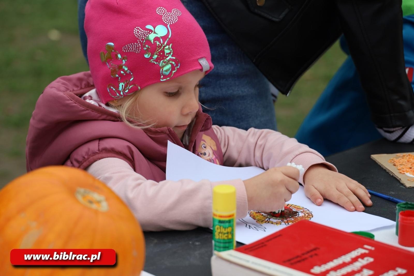 Zdjęcie w galerii na portalu naszraciborz.pl: Biblioteka na raciborskim Święcie Dyni wiadomości z regionu