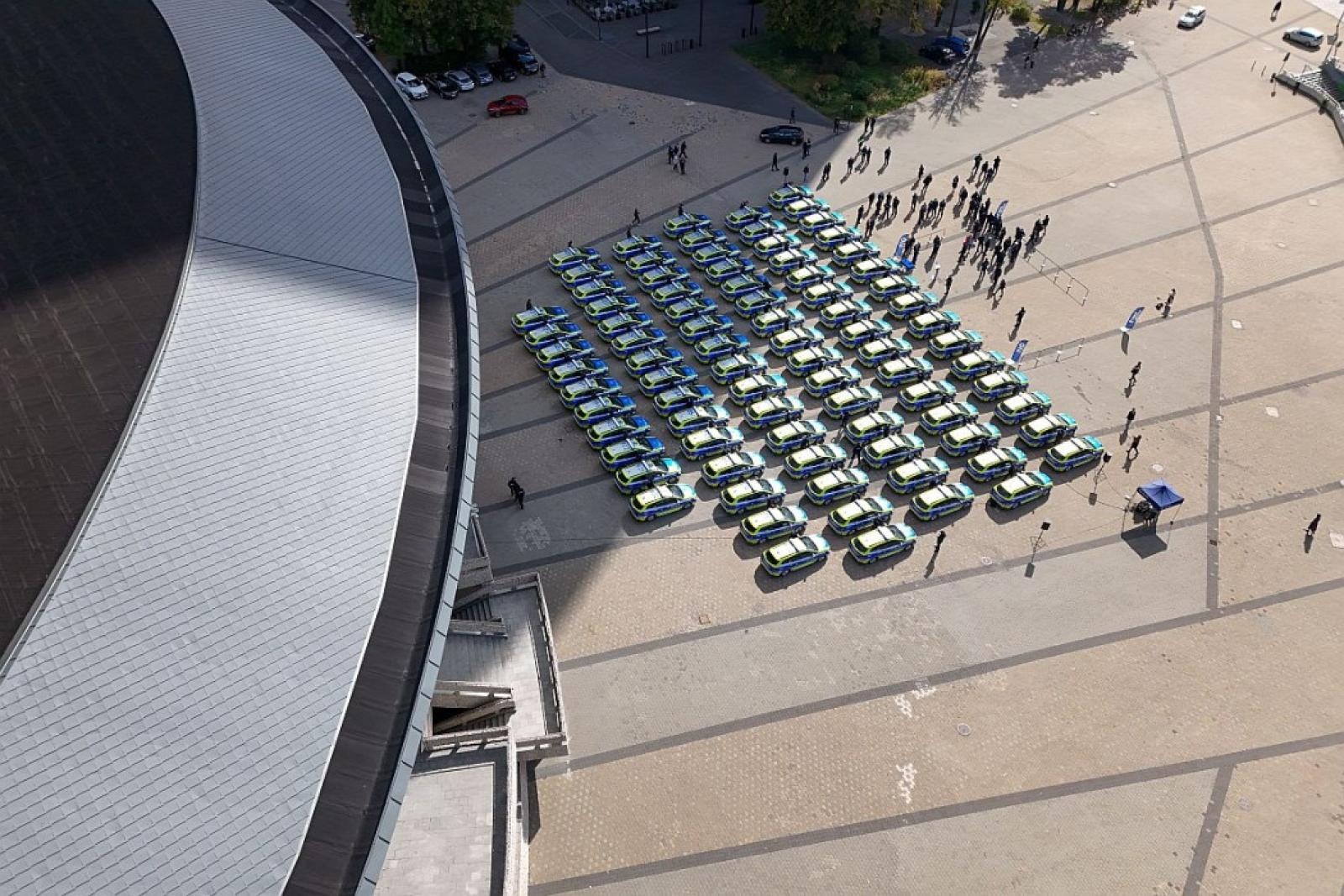 Zdjęcie w galerii na portalu naszraciborz.pl: Śląska policja dostała 85 nowych radiowozów. Trzy toyoty trafią do Raciborza wiadomości z regionu