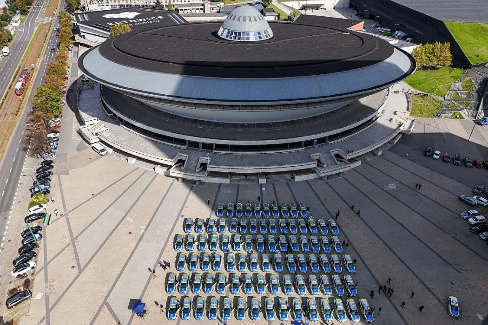 Zdjęcie w galerii na portalu naszraciborz.pl: Śląska policja dostała 85 nowych radiowozów. Trzy toyoty trafią do Raciborza wiadomości z regionu
