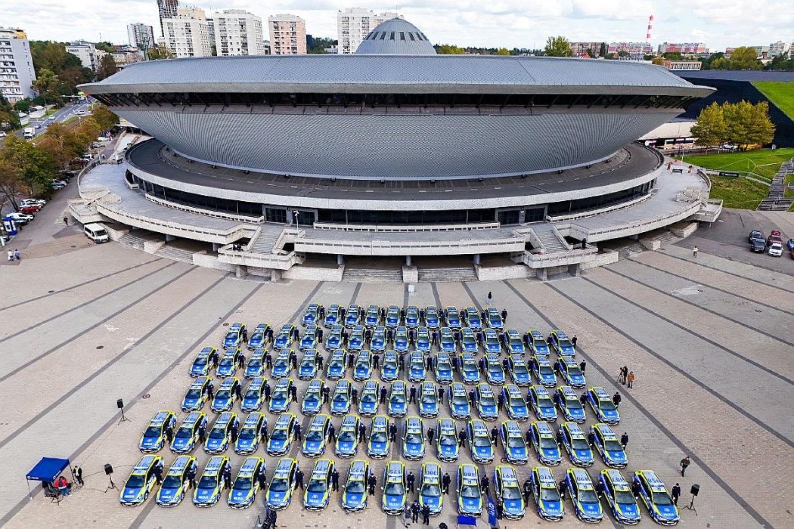 Zdjęcie w galerii na portalu naszraciborz.pl: Śląska policja dostała 85 nowych radiowozów. Trzy toyoty trafią do Raciborza wiadomości z regionu