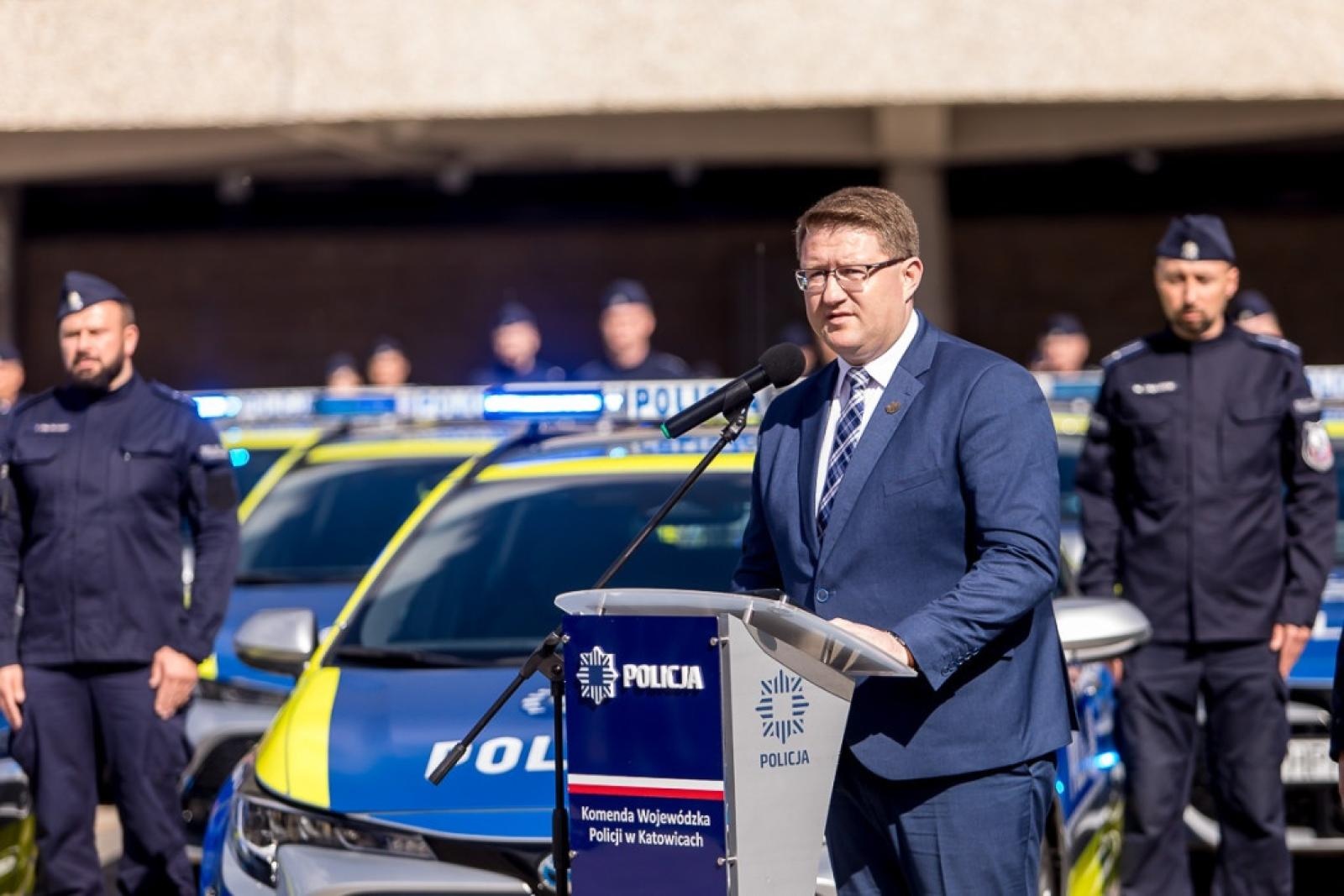 Zdjęcie w galerii na portalu naszraciborz.pl: Śląska policja dostała 85 nowych radiowozów. Trzy toyoty trafią do Raciborza wiadomości z regionu