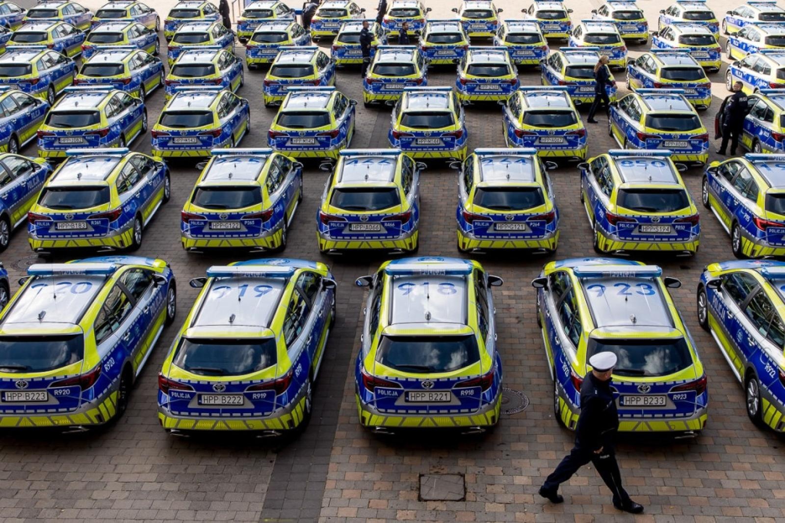 Zdjęcie w galerii na portalu naszraciborz.pl: Śląska policja dostała 85 nowych radiowozów. Trzy toyoty trafią do Raciborza wiadomości z regionu