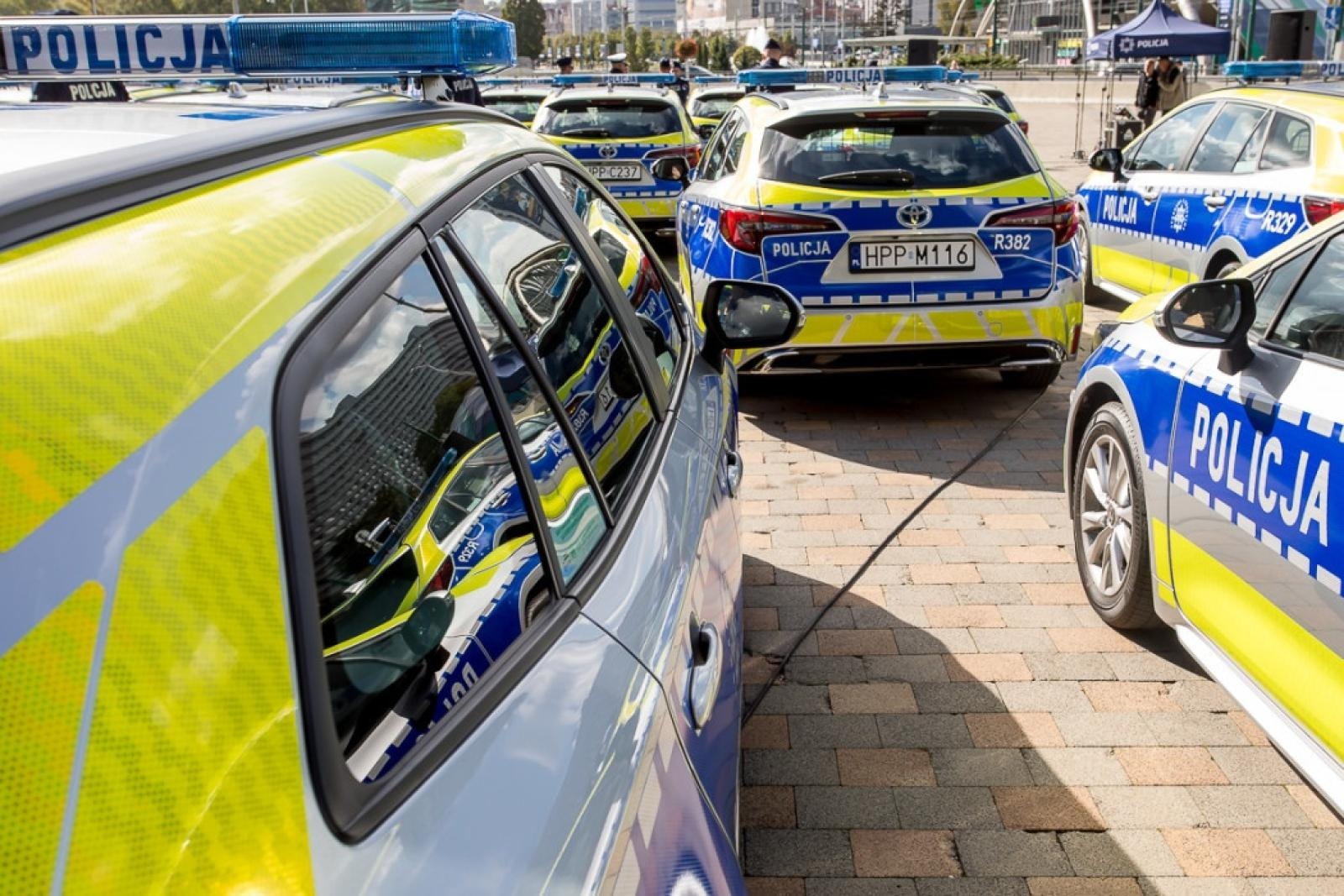 Zdjęcie w galerii na portalu naszraciborz.pl: Śląska policja dostała 85 nowych radiowozów. Trzy toyoty trafią do Raciborza wiadomości z regionu