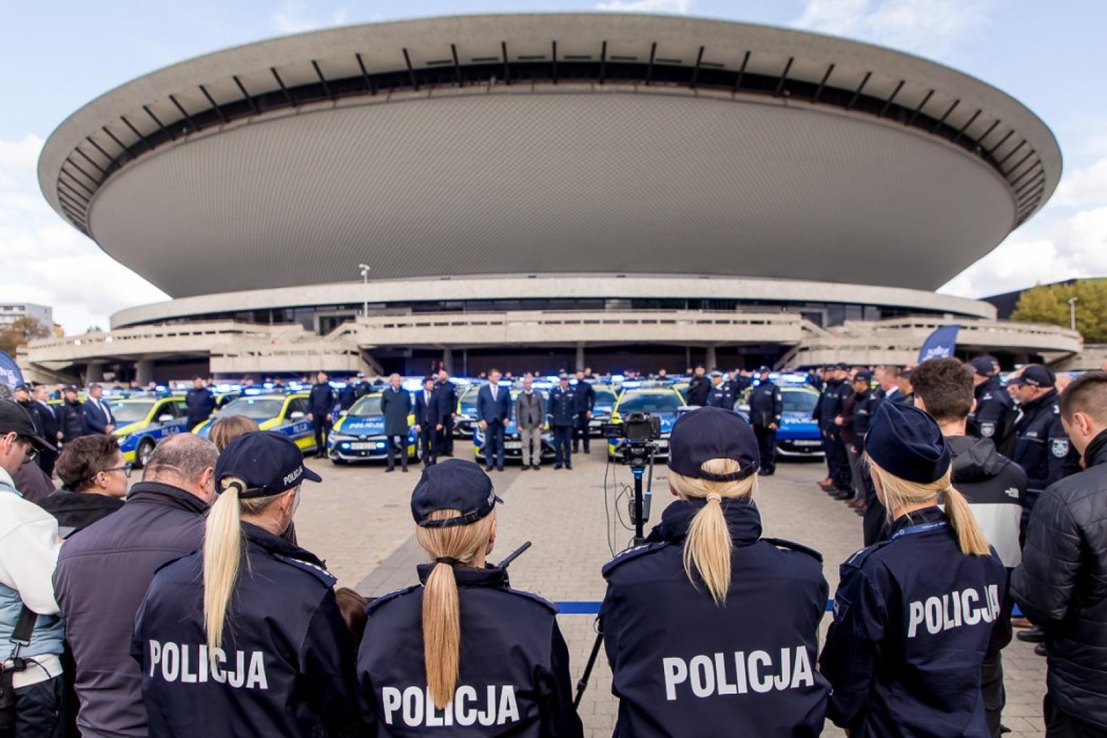 Zdjęcie w galerii na portalu naszraciborz.pl: Śląska policja dostała 85 nowych radiowozów. Trzy toyoty trafią do Raciborza wiadomości z regionu