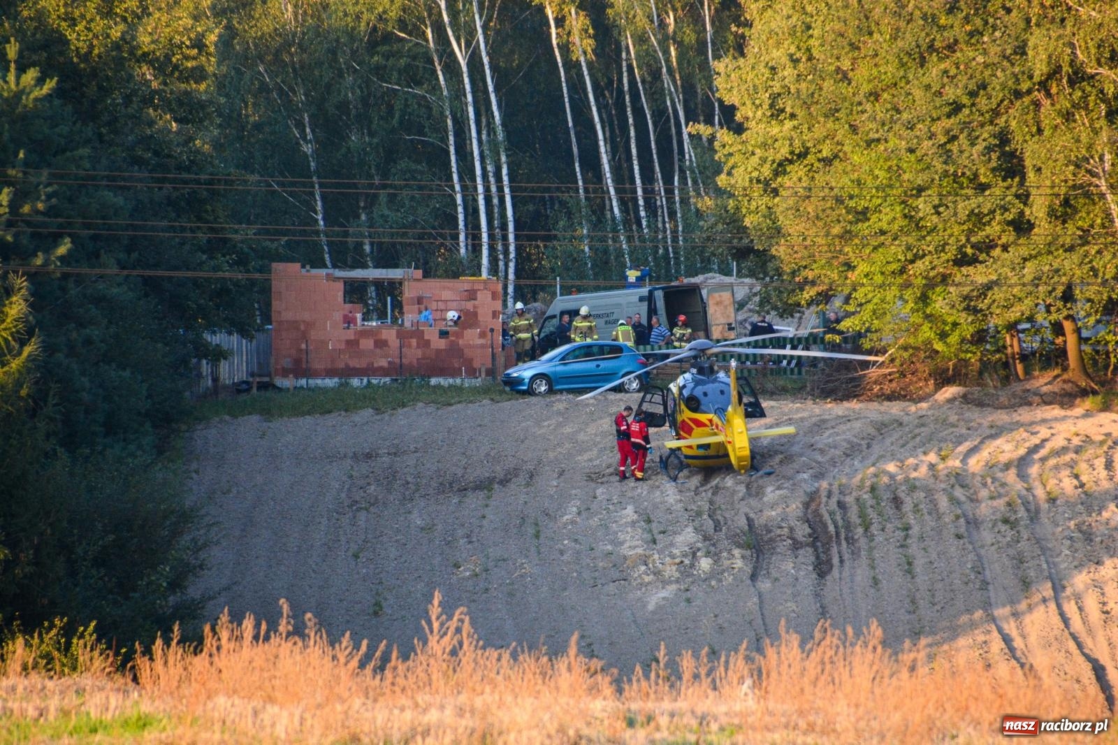 Zdjęcie w galerii na portalu naszraciborz.pl: Śmigłowiec LPR lądował w Raciborzu-Brzeziu [FOTO i WIDEO] wiadomości z regionu