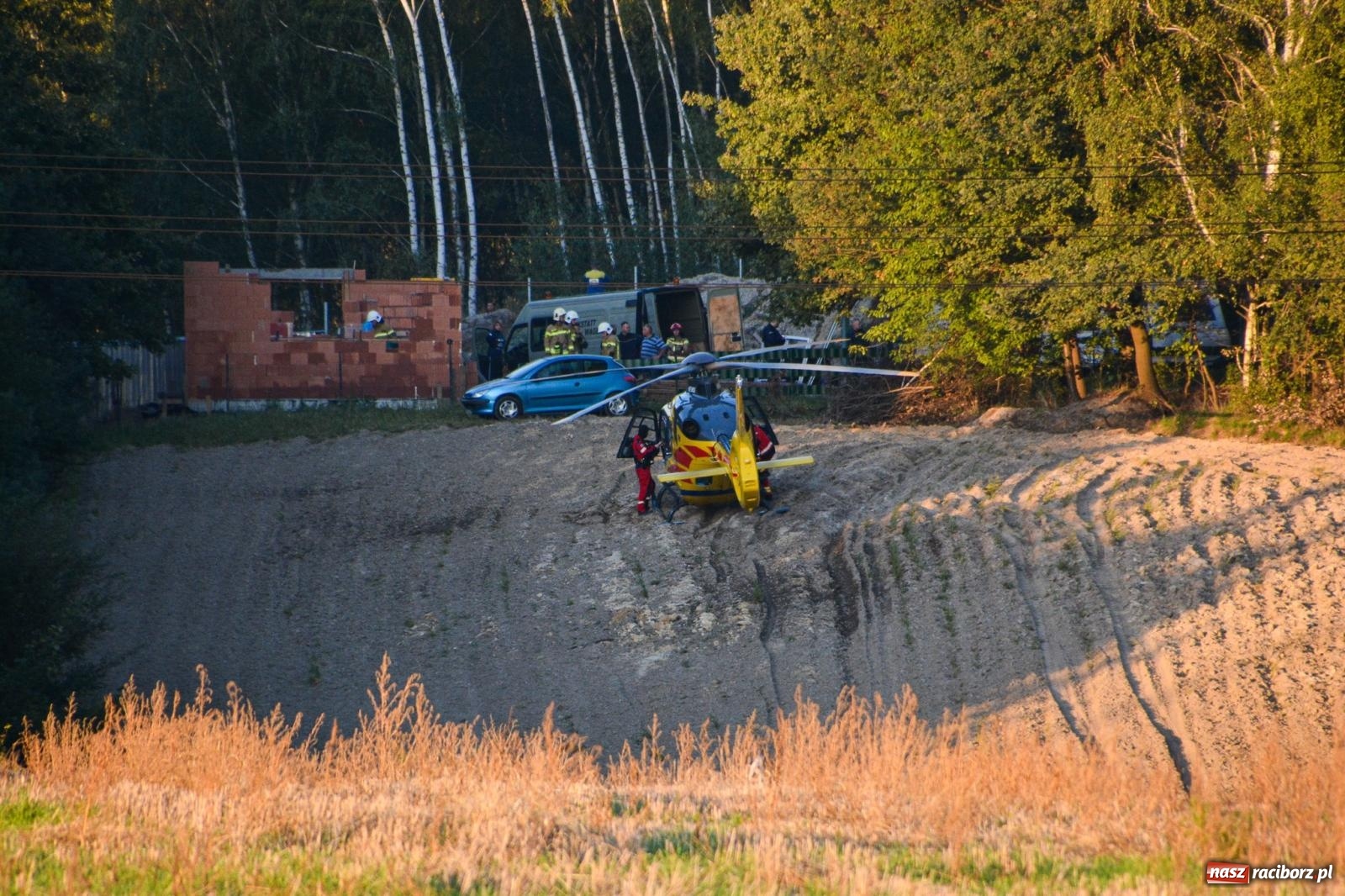 Zdjęcie w galerii na portalu naszraciborz.pl: Śmigłowiec LPR lądował w Raciborzu-Brzeziu [FOTO i WIDEO] wiadomości z regionu