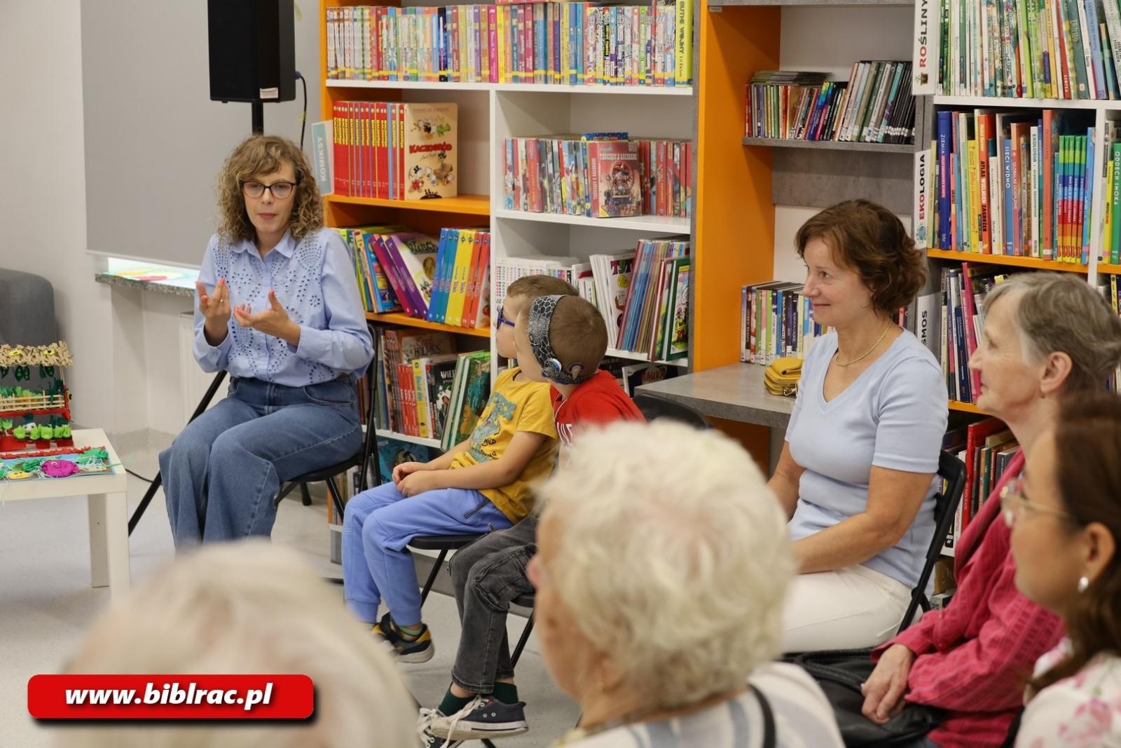 Zdjęcie w galerii na portalu naszraciborz.pl: W bibliotece uczczono Międzynarodowy Dzień Głuchych wiadomości z regionu