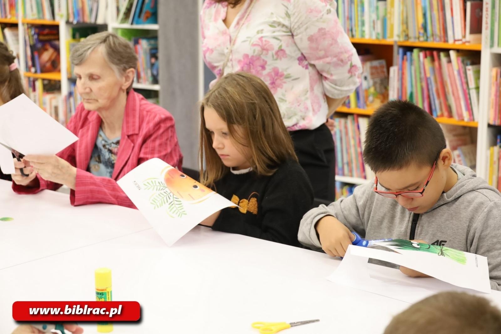 Zdjęcie w galerii na portalu naszraciborz.pl: W bibliotece uczczono Międzynarodowy Dzień Głuchych wiadomości z regionu