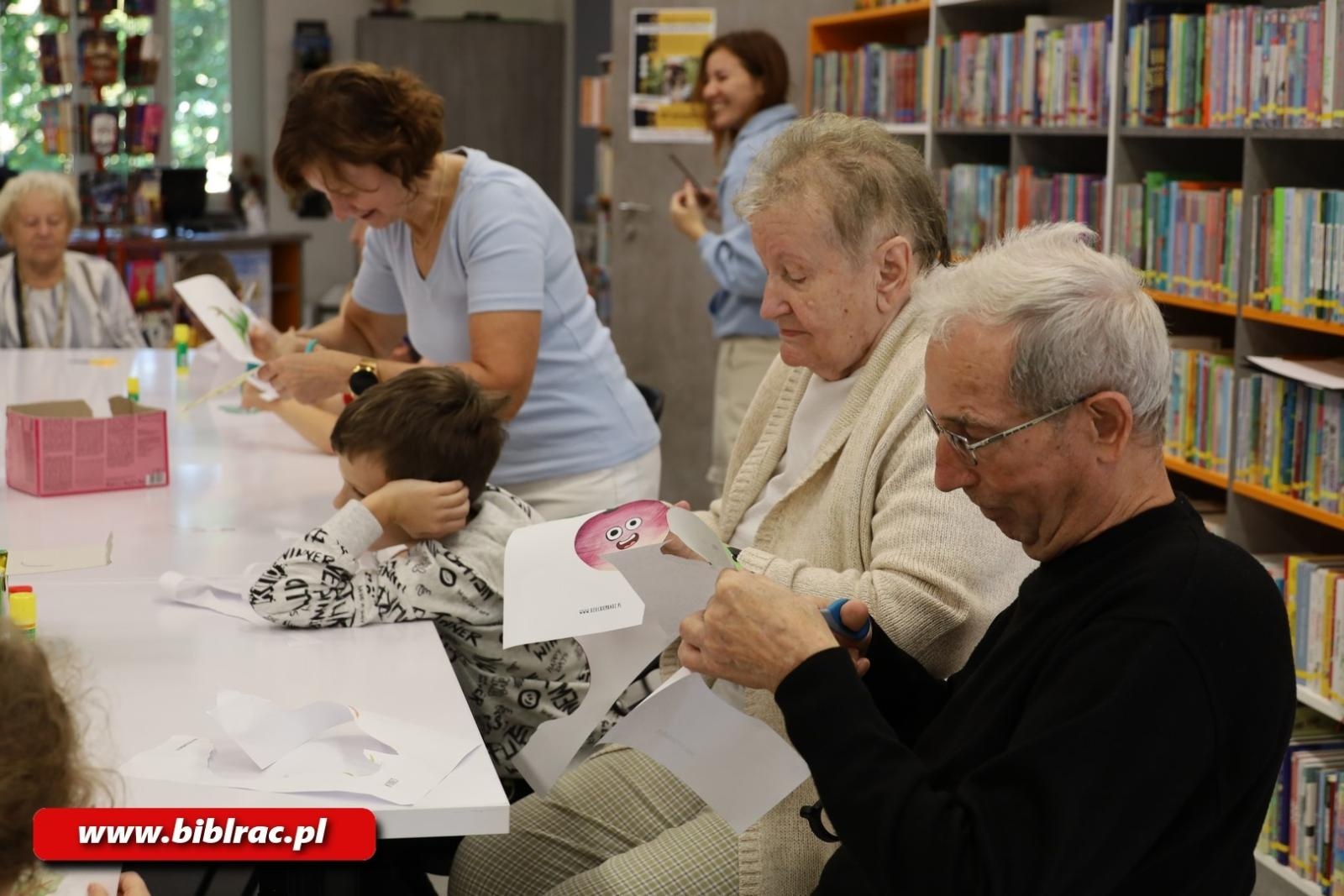 Zdjęcie w galerii na portalu naszraciborz.pl: W bibliotece uczczono Międzynarodowy Dzień Głuchych wiadomości z regionu