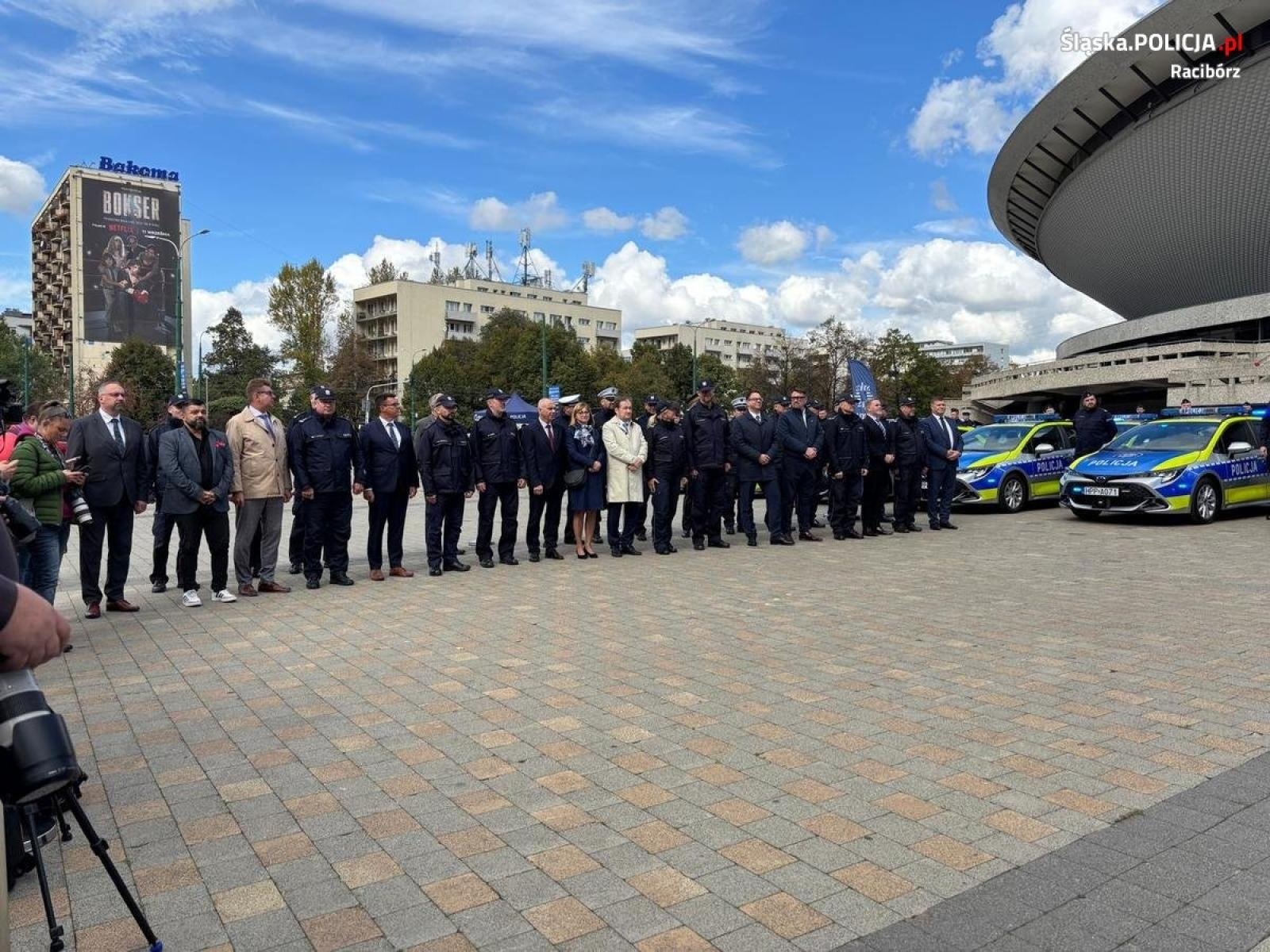 Zdjęcie w galerii na portalu naszraciborz.pl: Burmistrz, wójt i komendant w nowiutkich toyotach wiadomości z regionu