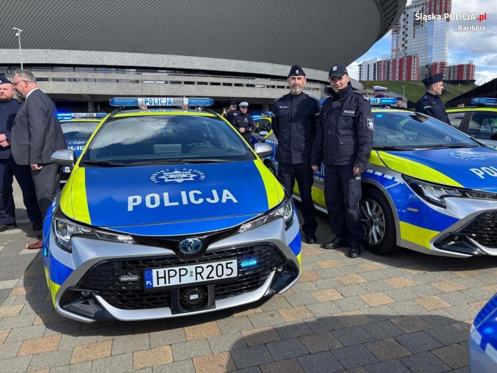 Zdjęcie w galerii na portalu naszraciborz.pl: Burmistrz, wójt i komendant w nowiutkich toyotach wiadomości z regionu