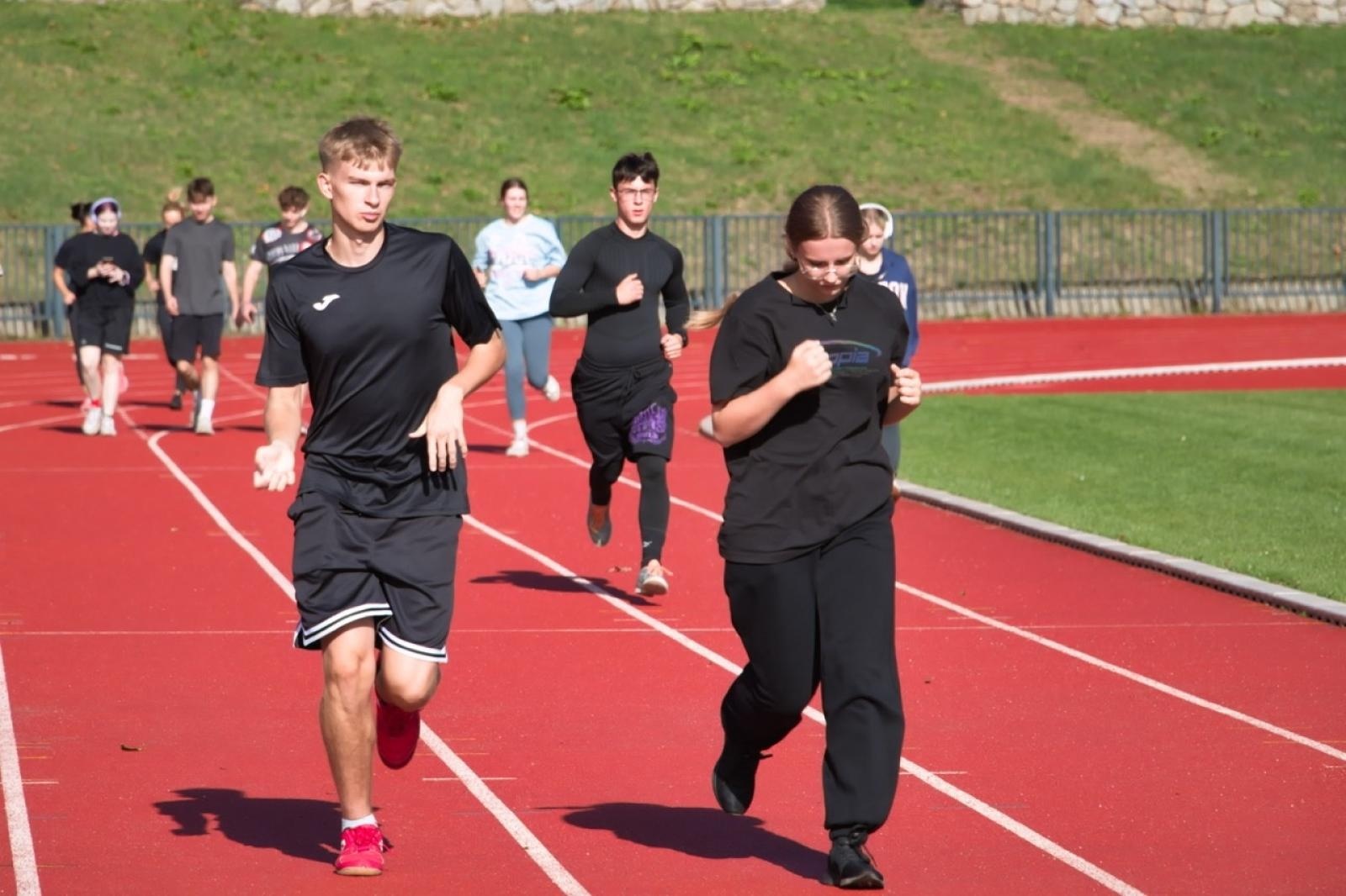 Zdjęcie w galerii na portalu naszraciborz.pl: IV Bieg Erasmusa w Ekonomiku [FOTO] wiadomości z regionu