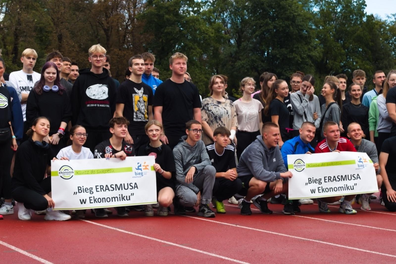 Zdjęcie w galerii na portalu naszraciborz.pl: IV Bieg Erasmusa w Ekonomiku [FOTO] wiadomości z regionu