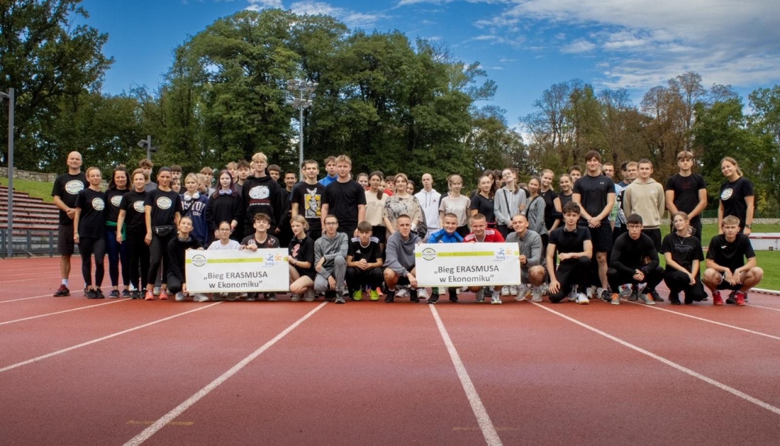 Zdjęcie w galerii na portalu naszraciborz.pl: IV Bieg Erasmusa w Ekonomiku [FOTO] wiadomości z regionu
