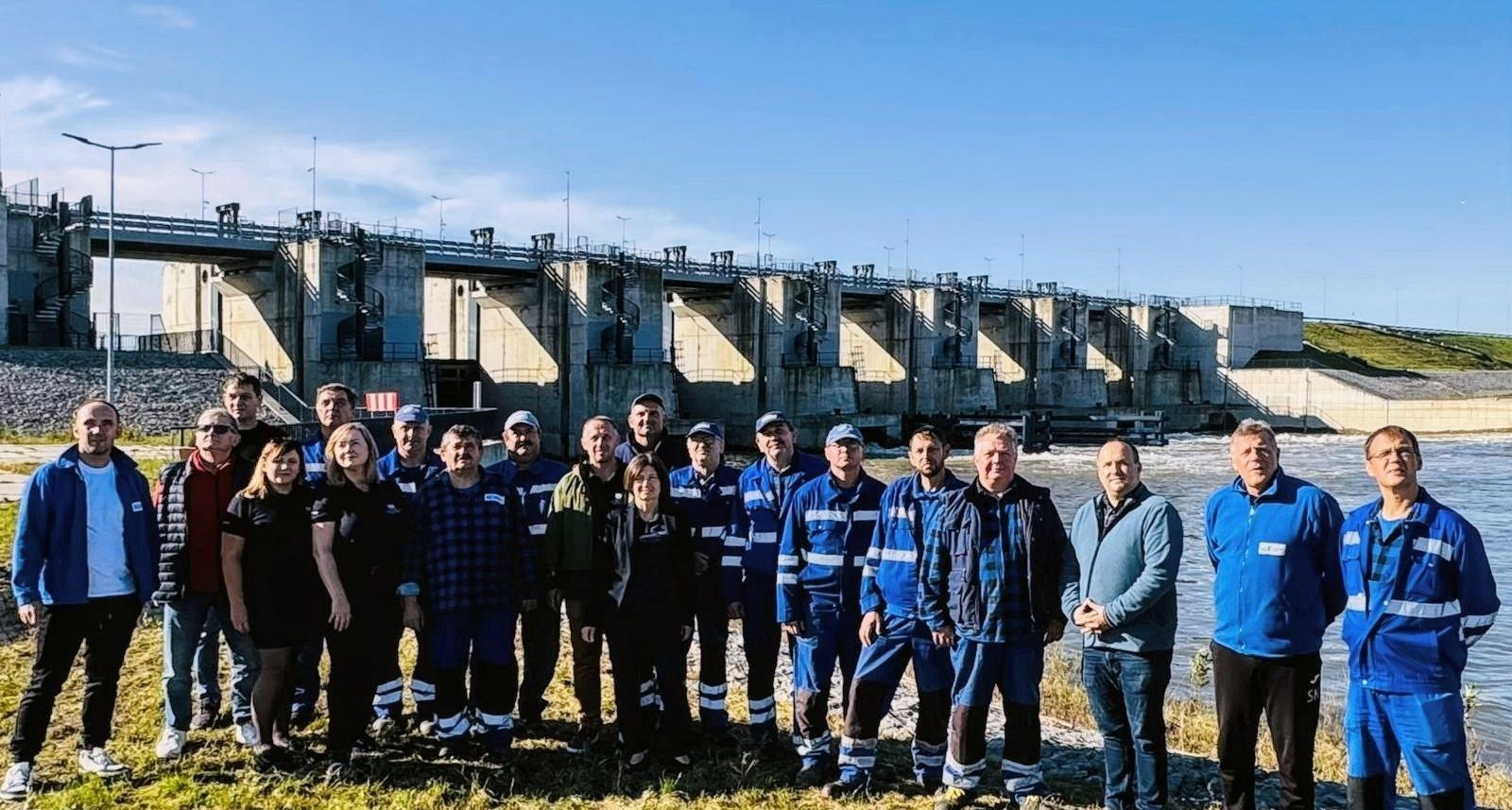 Zdjęcie w galerii na portalu naszraciborz.pl: Zbiornik Racibórz Dolny zakończył piętrzenie powodziowe. Ruszyło wielkie sprzątanie wiadomości z regionu