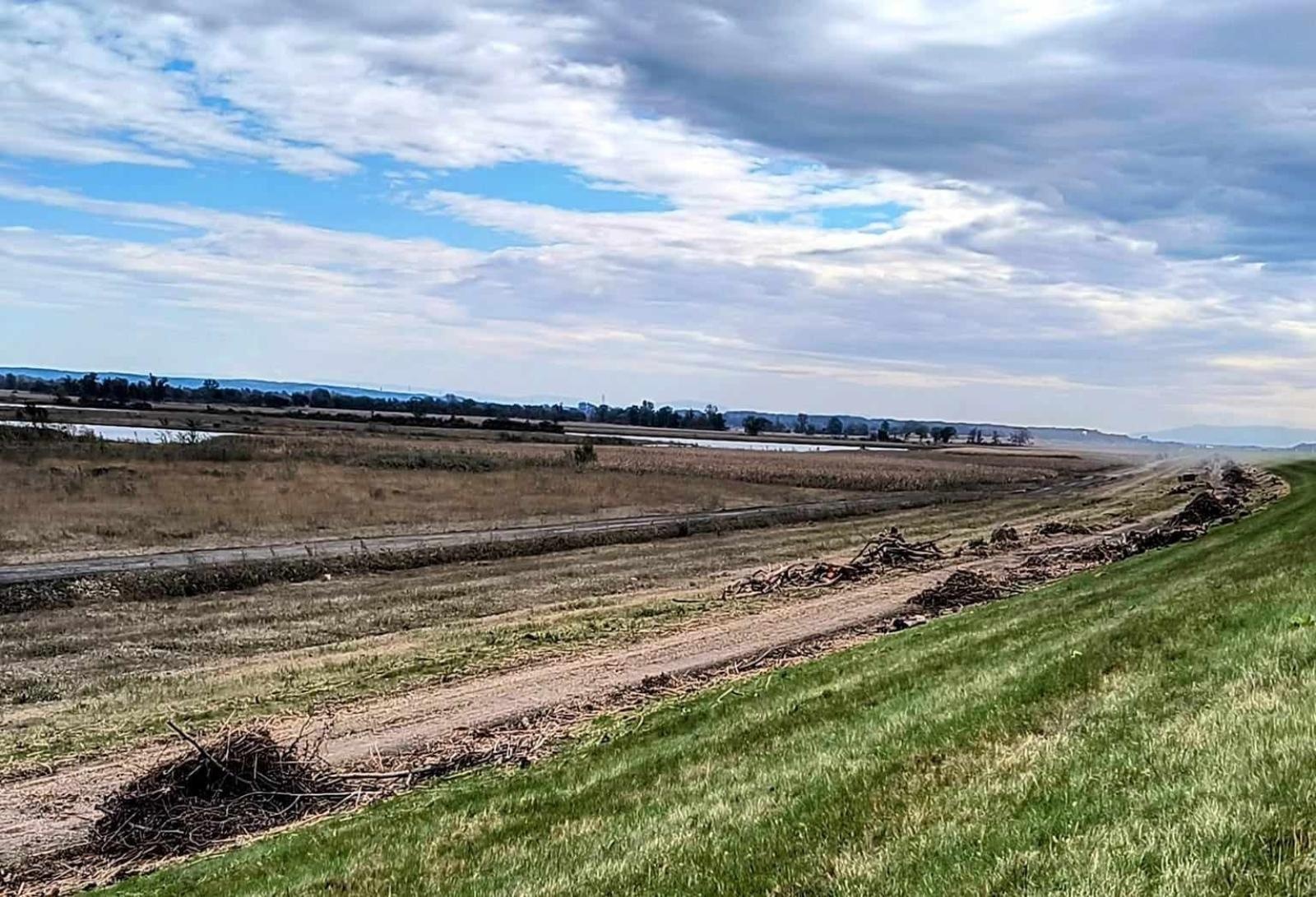 Zdjęcie w galerii na portalu naszraciborz.pl: Zbiornik Racibórz Dolny zakończył piętrzenie powodziowe. Ruszyło wielkie sprzątanie wiadomości z regionu
