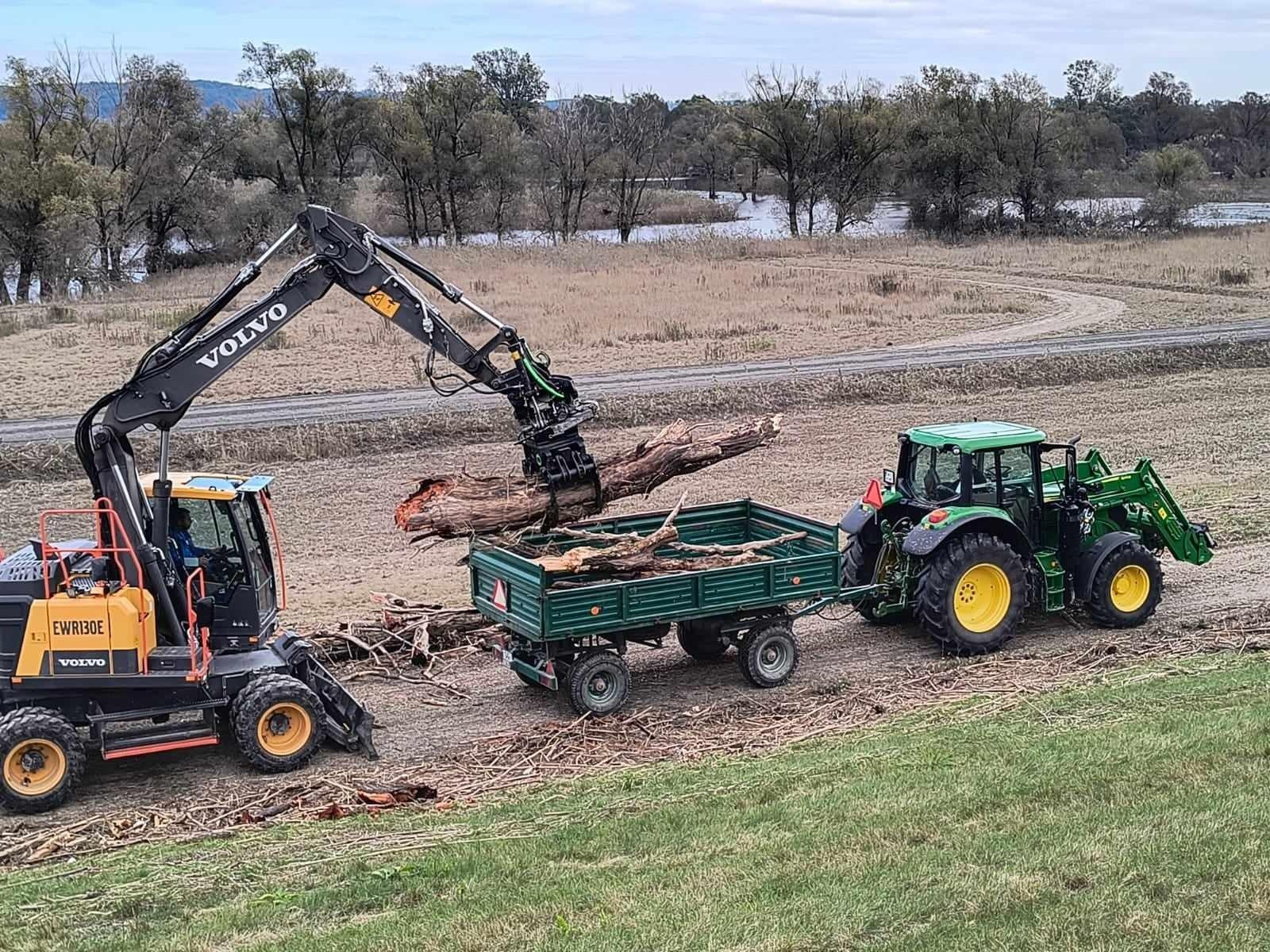 Zdjęcie w galerii na portalu naszraciborz.pl: Zbiornik Racibórz Dolny zakończył piętrzenie powodziowe. Ruszyło wielkie sprzątanie wiadomości z regionu